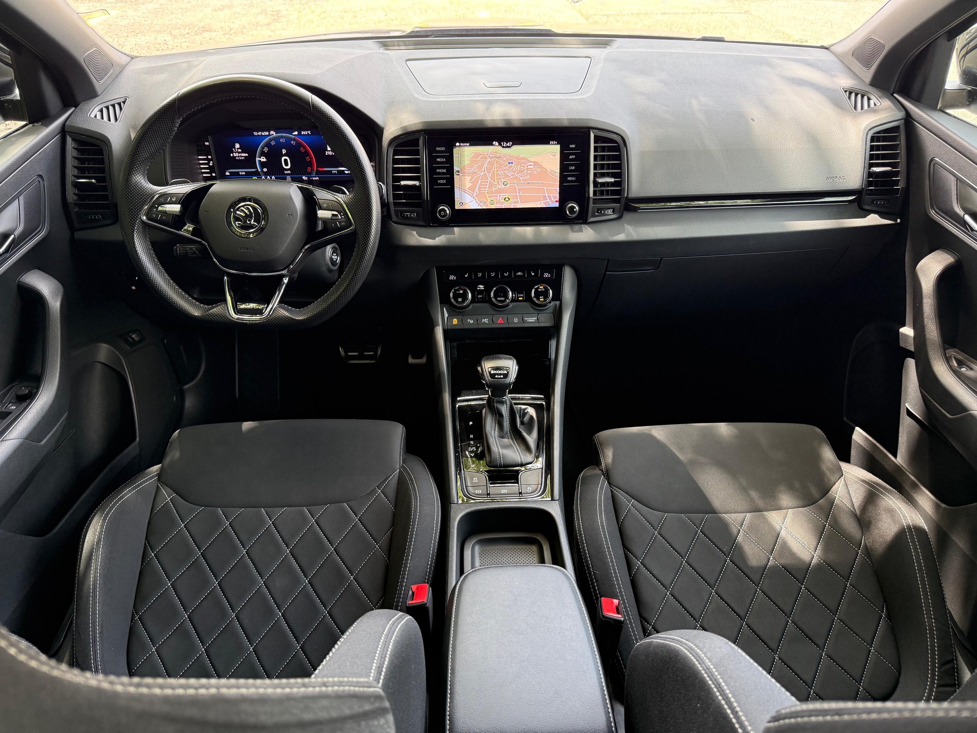 SKODA Karoq 2.0 TDI SportLine 4x4 DSG-image-12