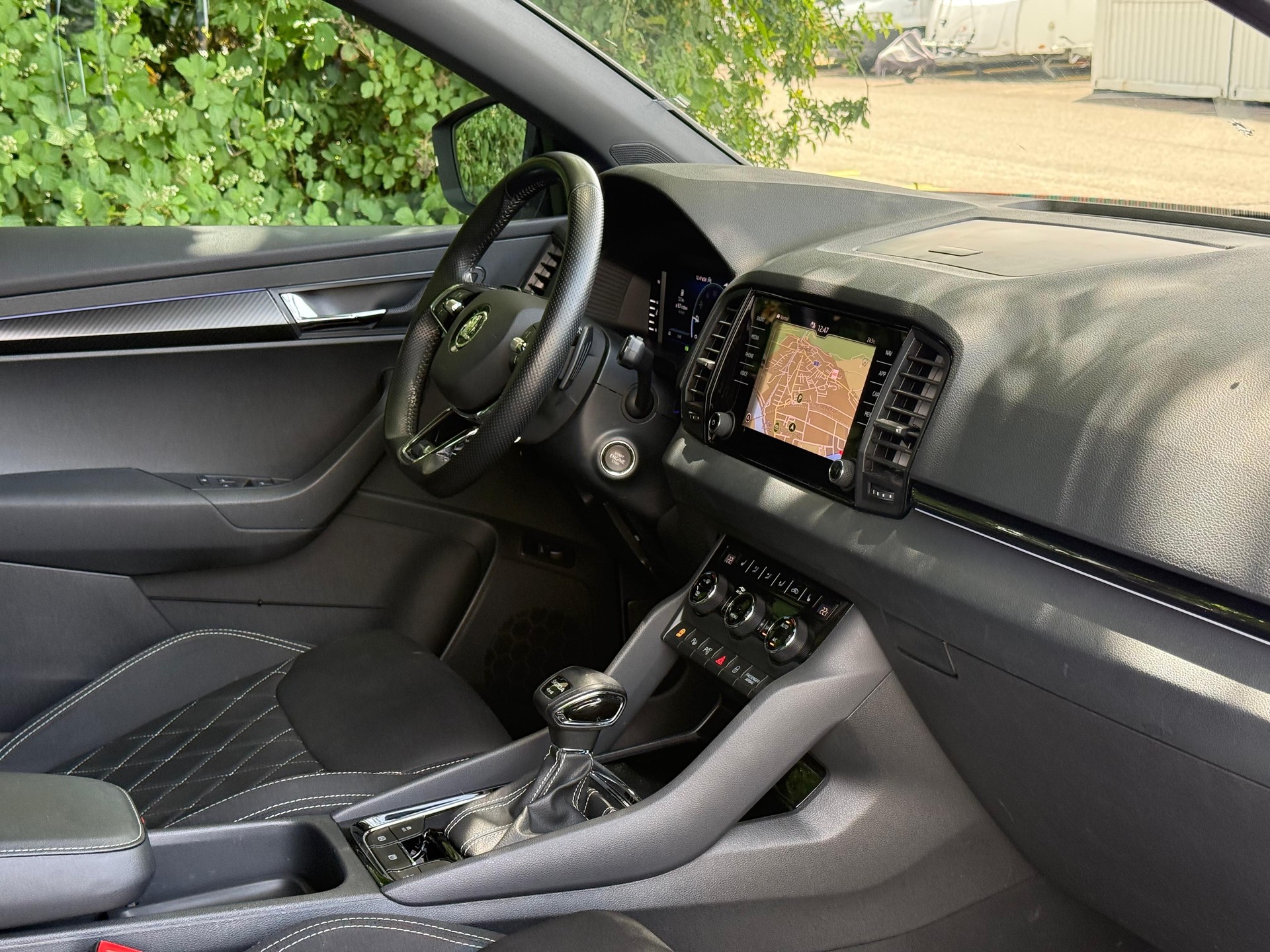 SKODA Karoq 2.0 TDI SportLine 4x4 DSG-image-16
