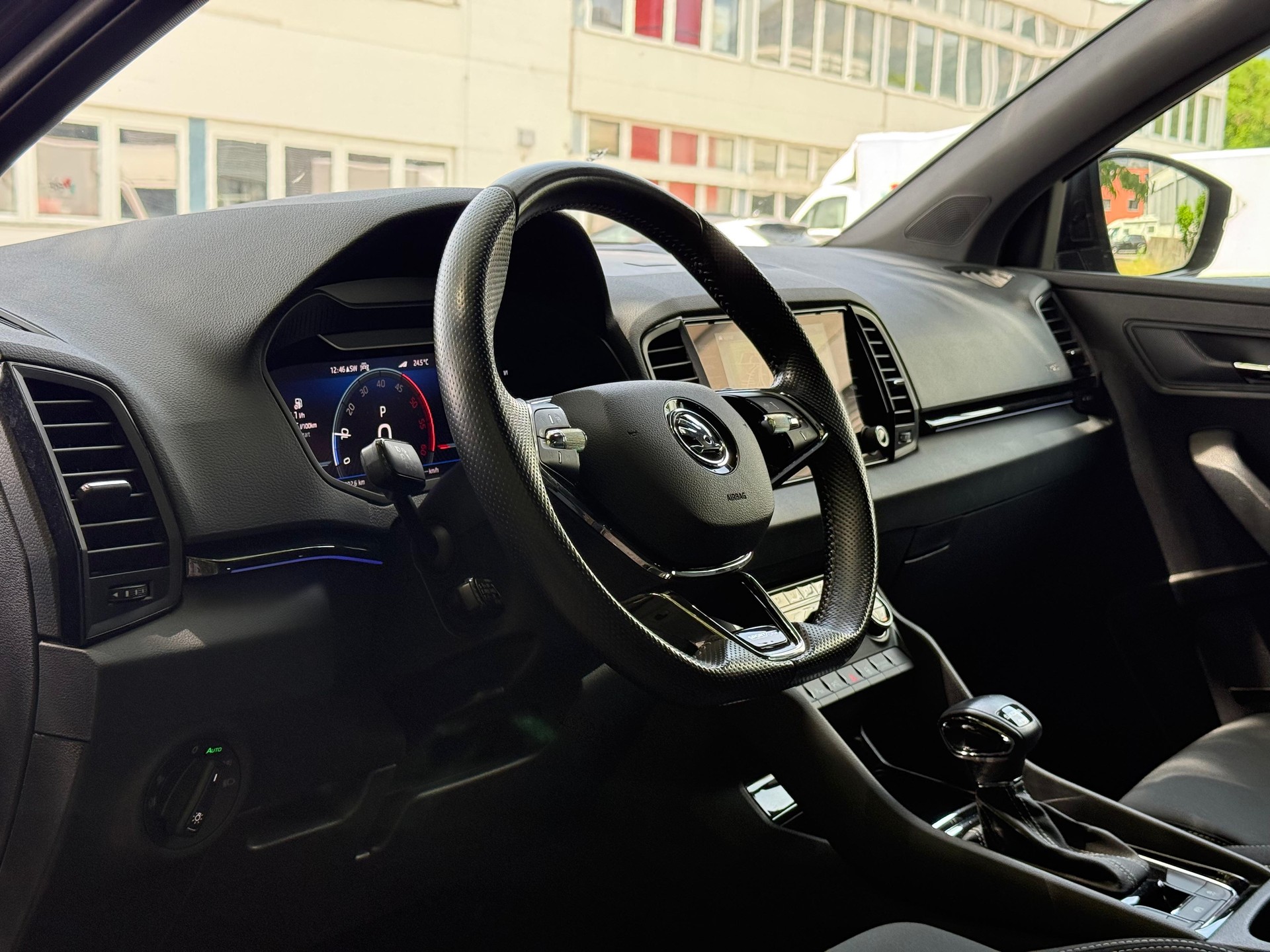 SKODA Karoq 2.0 TDI SportLine 4x4 DSG-image-9