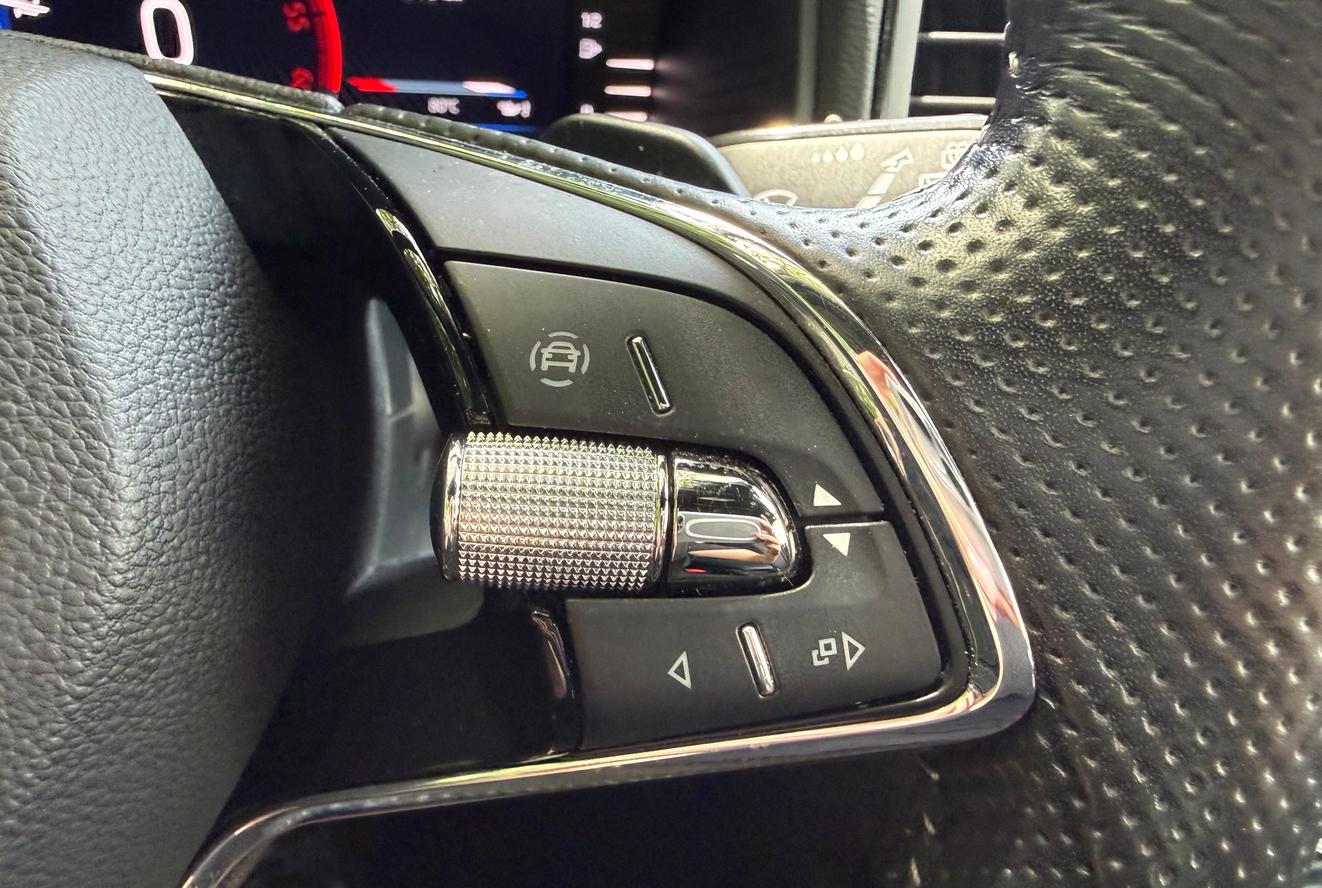 SKODA Karoq 2.0 TDI SportLine 4x4 DSG-image-21