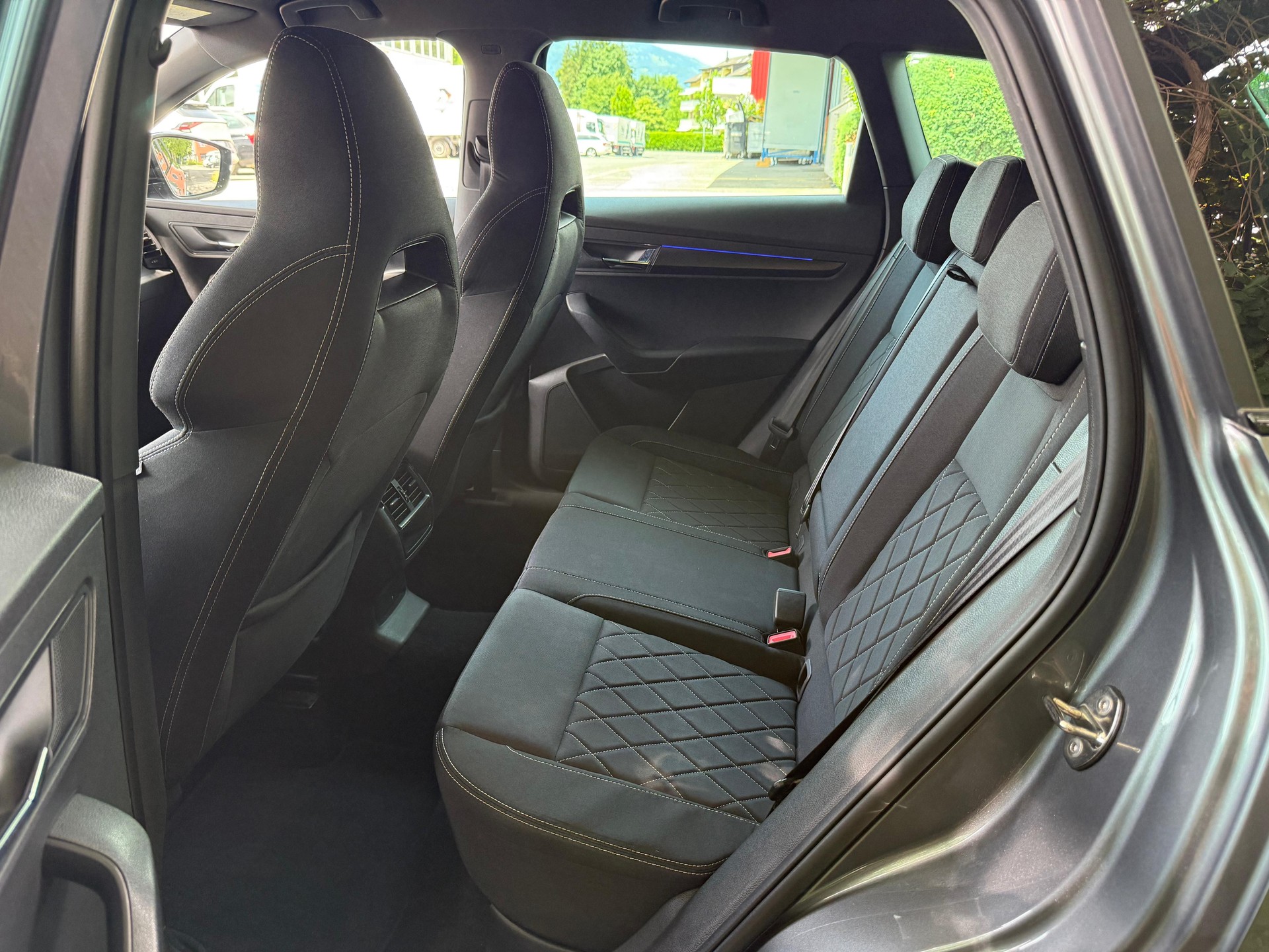 SKODA Karoq 2.0 TDI SportLine 4x4 DSG-image-11