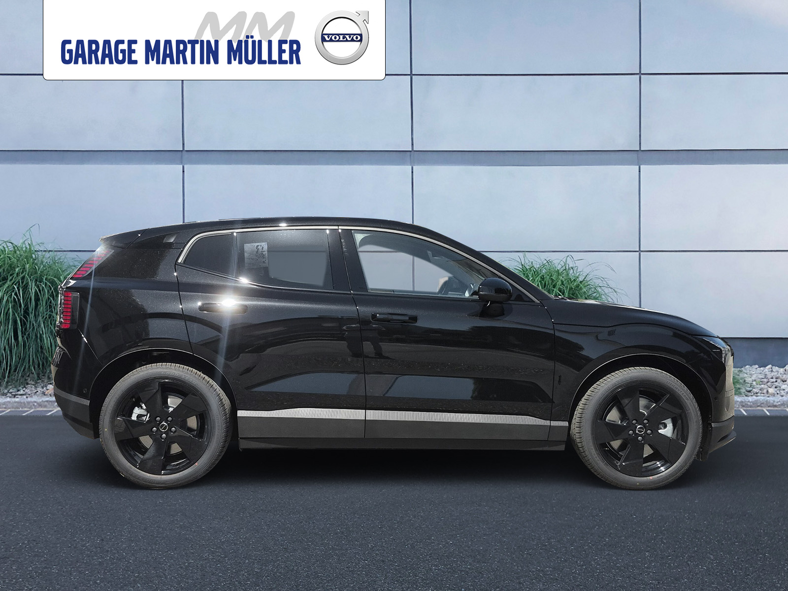 VOLVO EX 30 E60 Twin Ultra Performance Swiss Black Edition AWD-image-5