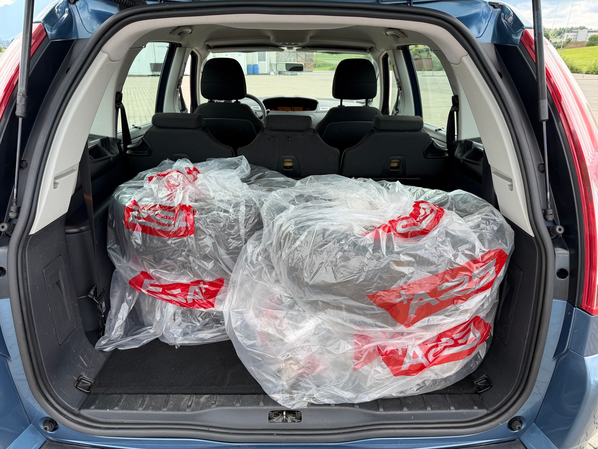 CITROEN Grand C4 Picasso 1.6 HDI 16V Dynamique. 7 Sitzplätze-image-4