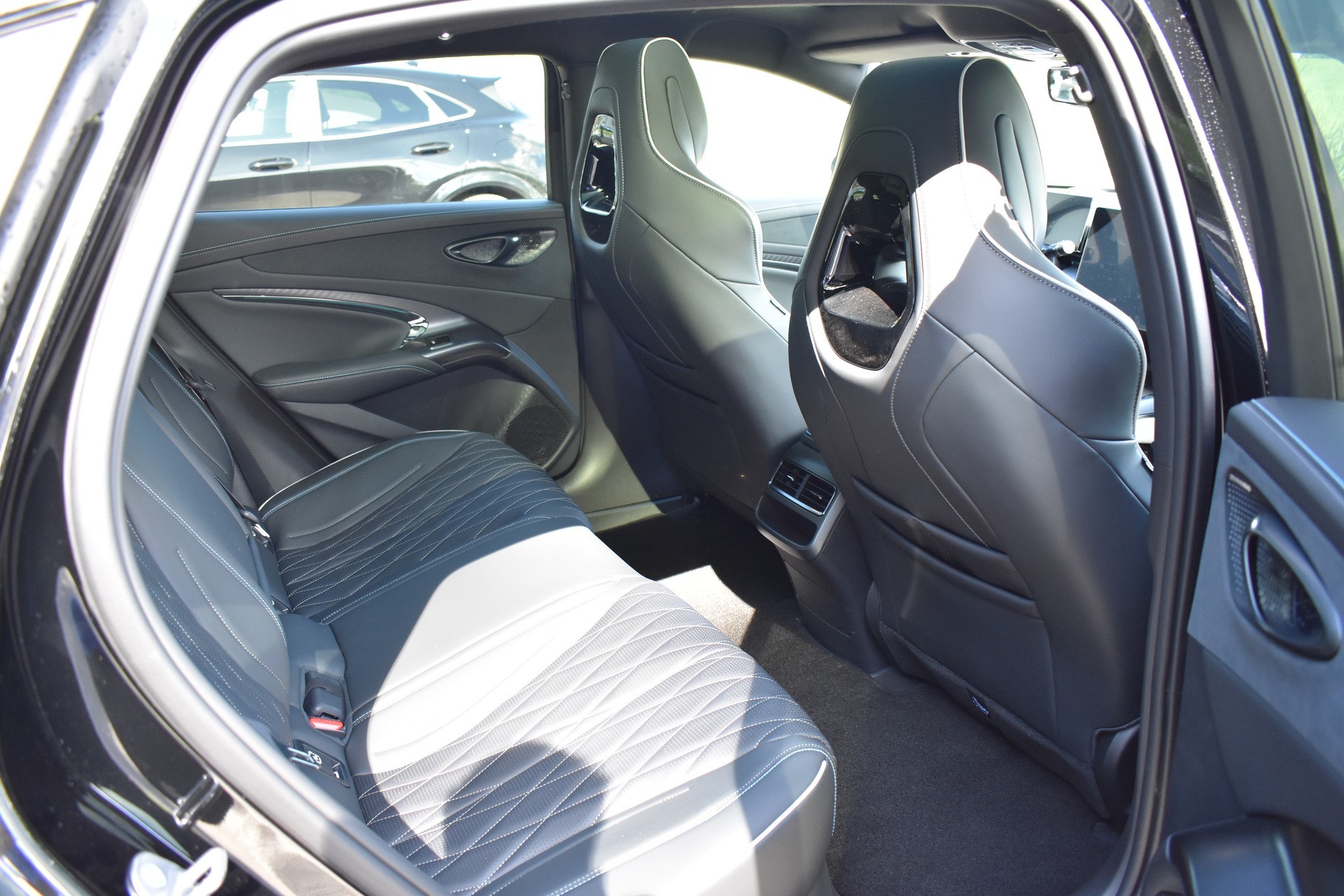 BYD Seal 82,2 kWh Excellence AWD-image-12