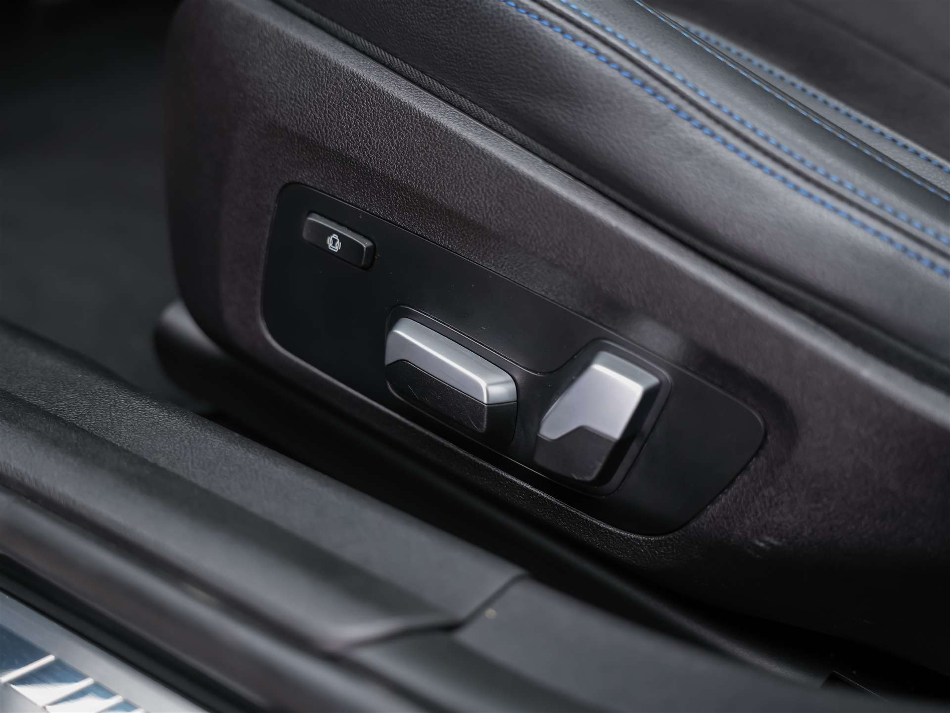 BMW M340i xDrive Steptronic M Sport Pro *Panorama*El. Sitze mit Memory*Harman/Kardon*-image-27