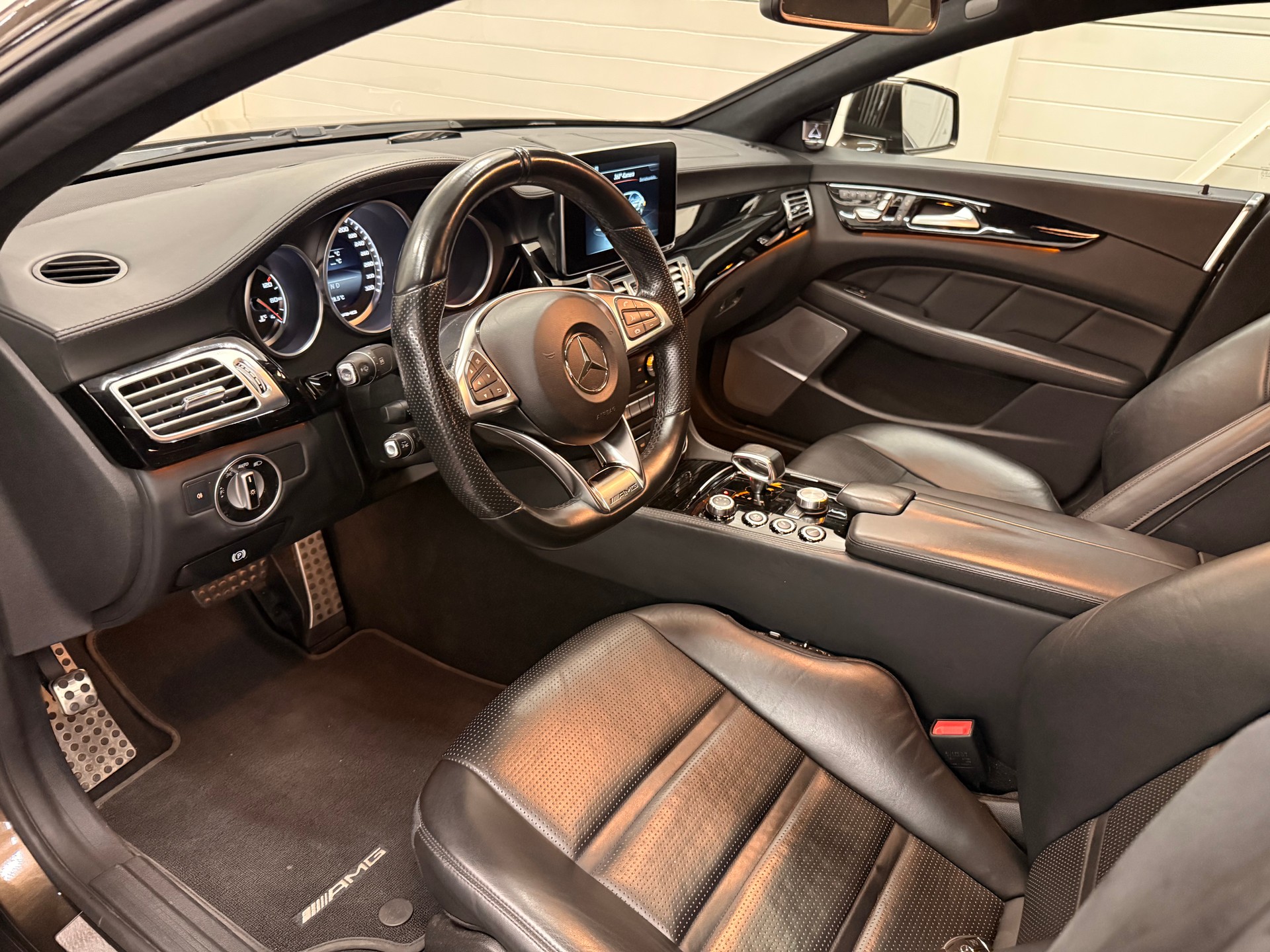 MERCEDES-BENZ CLS 63 AMG Speedshift MCT-image-11