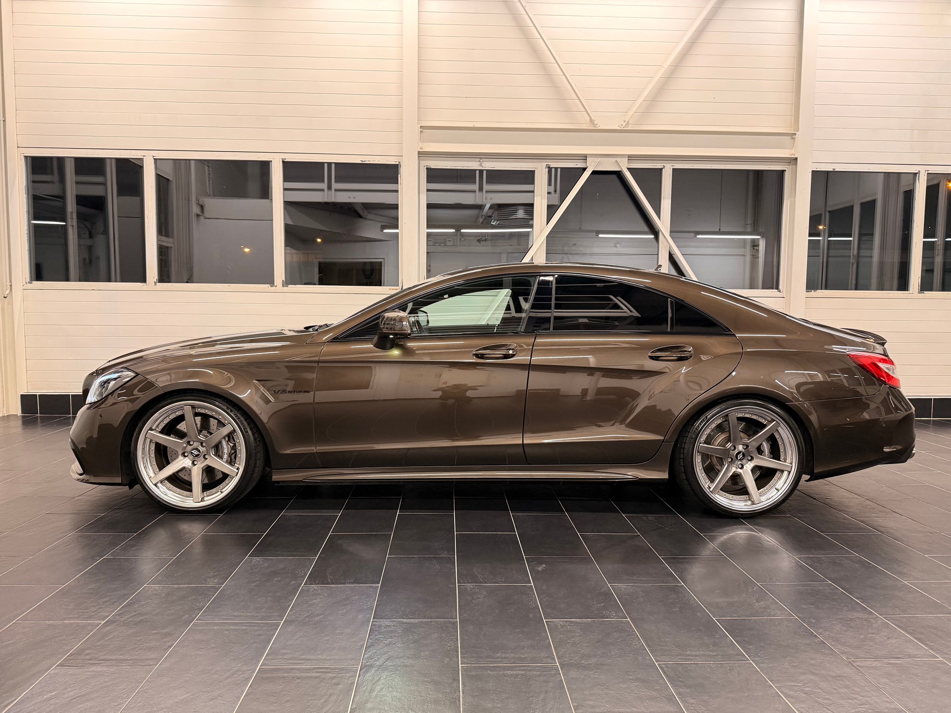 MERCEDES-BENZ CLS 63 AMG Speedshift MCT-showroom-element-2