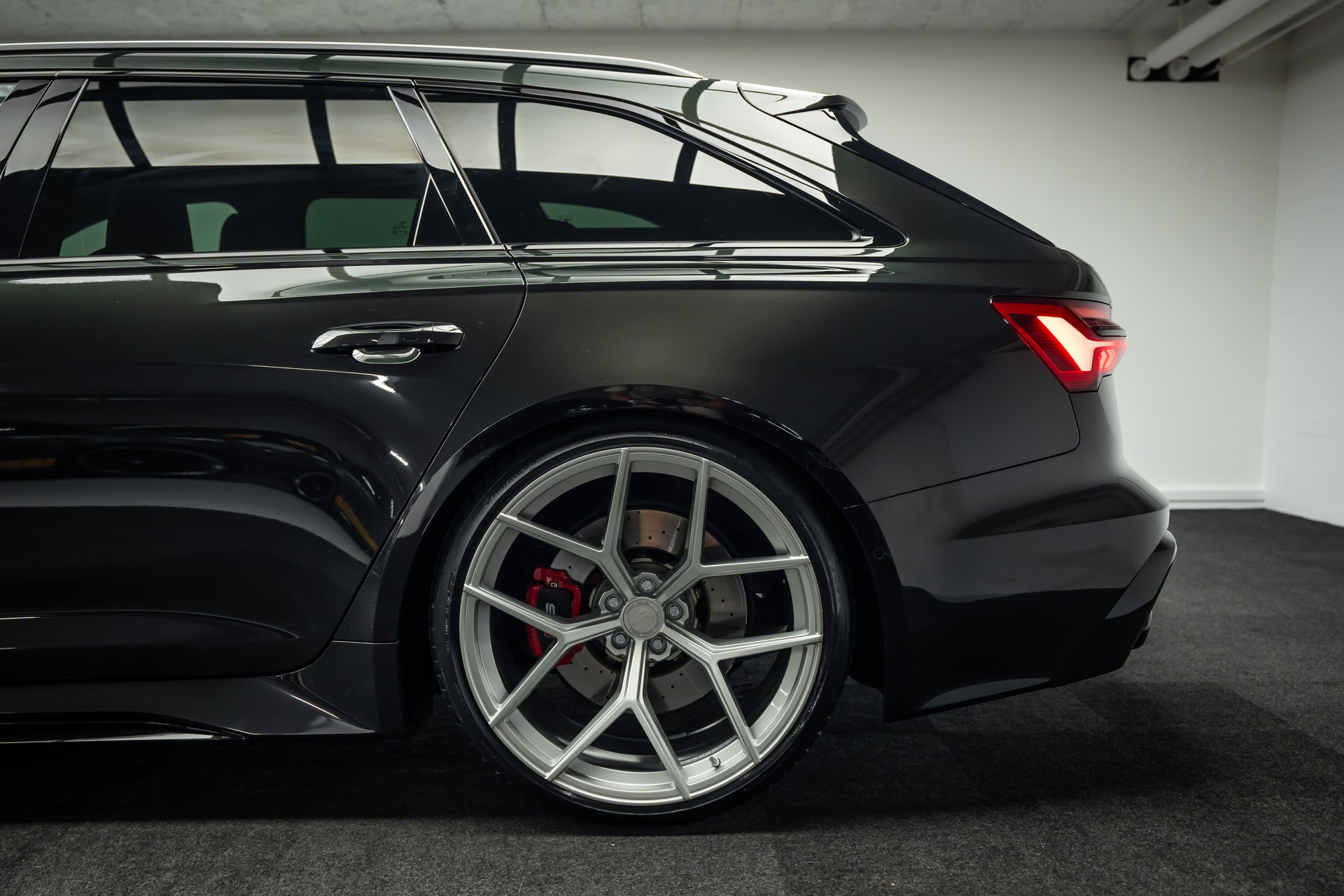 AUDI * RS6 AVANT * RS DYNAMIKPAKET * INDIVIDUALLACKIERUNG * 22 ZOLL * LEASING AB 754.- *-showroom-element-2