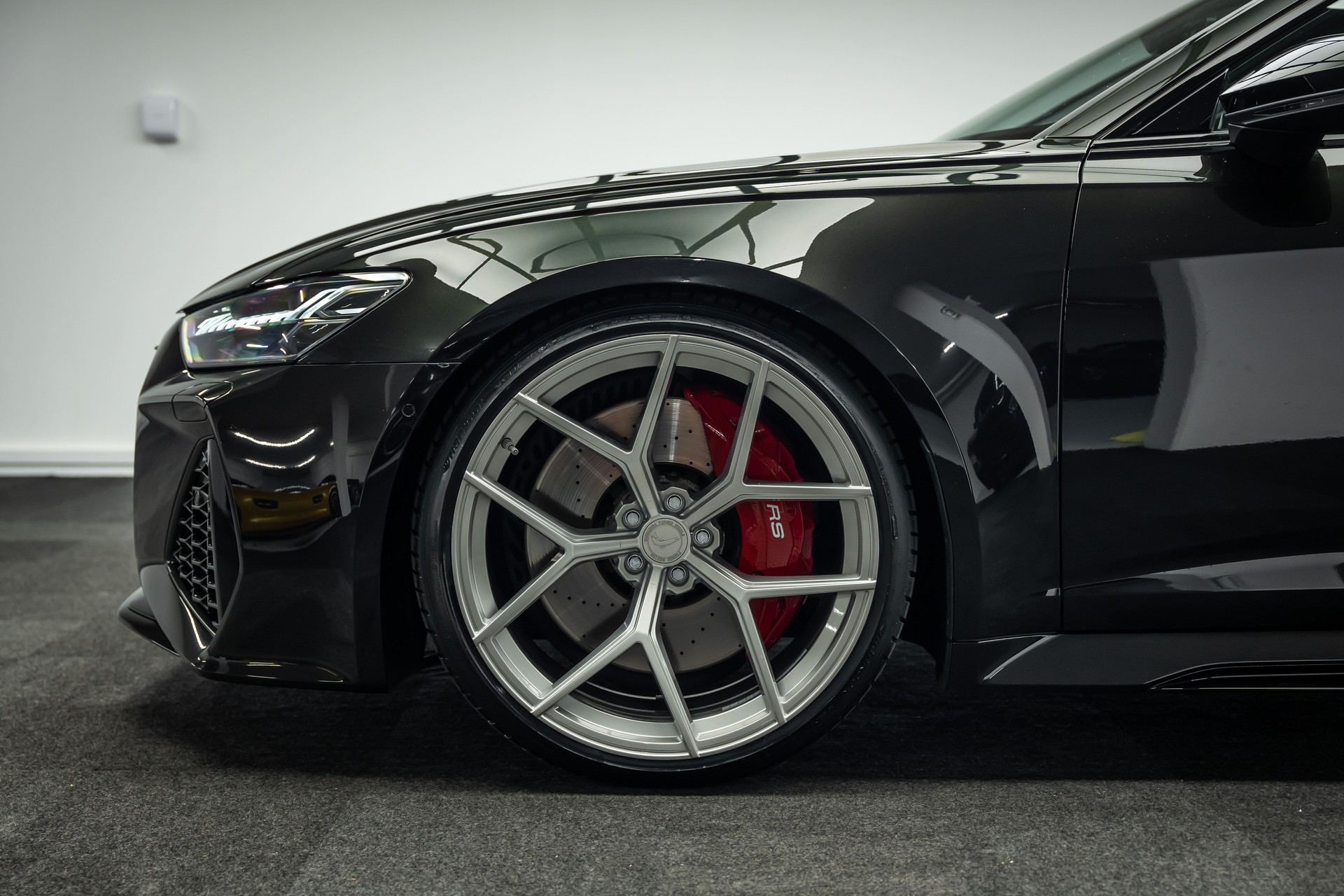 AUDI * RS6 AVANT * RS DYNAMIKPAKET * INDIVIDUALLACKIERUNG * 22 ZOLL * LEASING AB 754.- *-showroom-element-1
