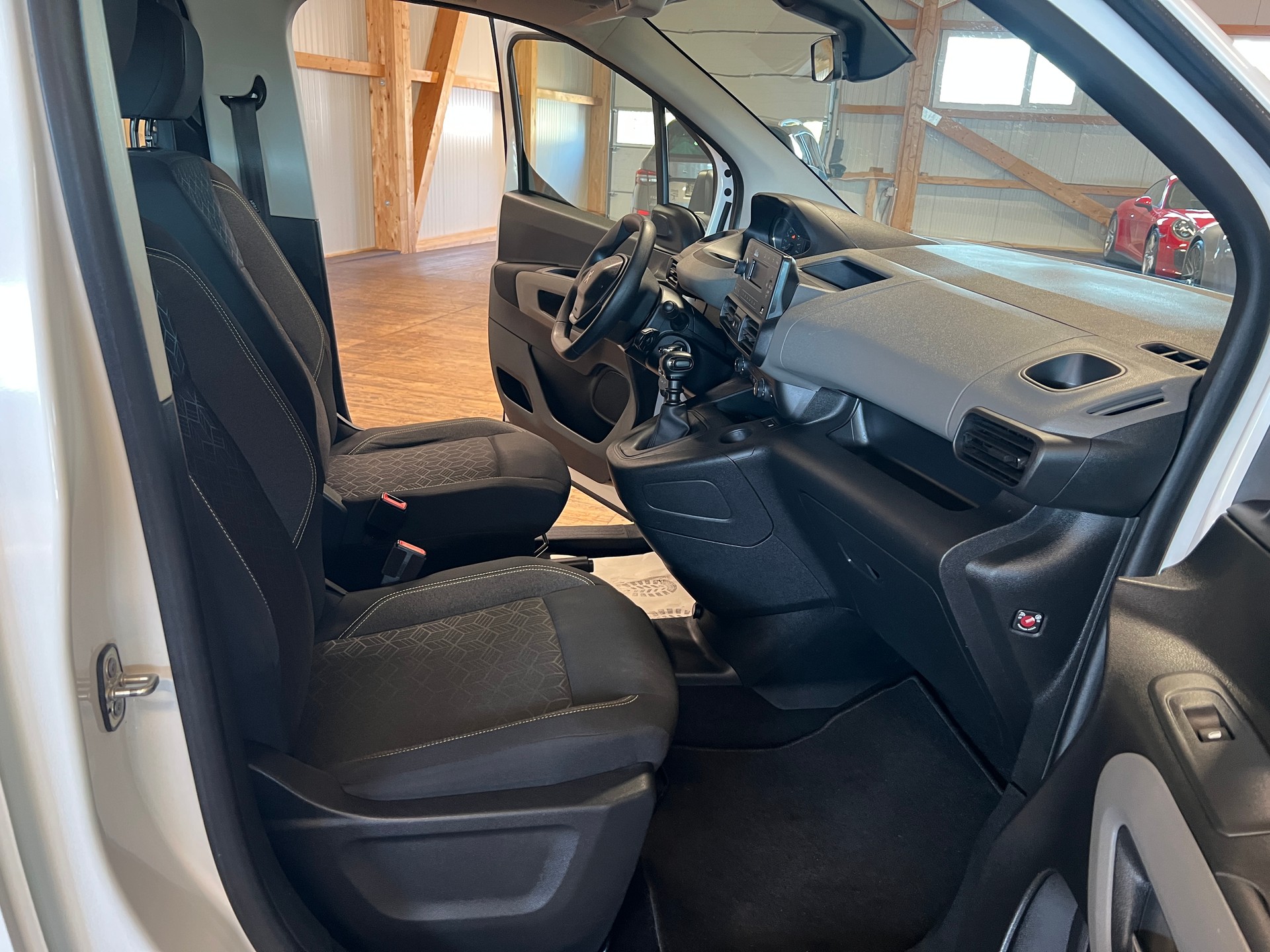 PEUGEOT Rifter 1.2 PureTech Allure-image-10