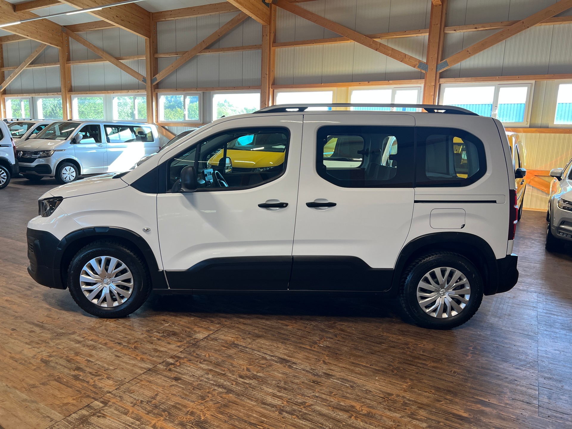 PEUGEOT Rifter 1.2 PureTech Allure-image-7