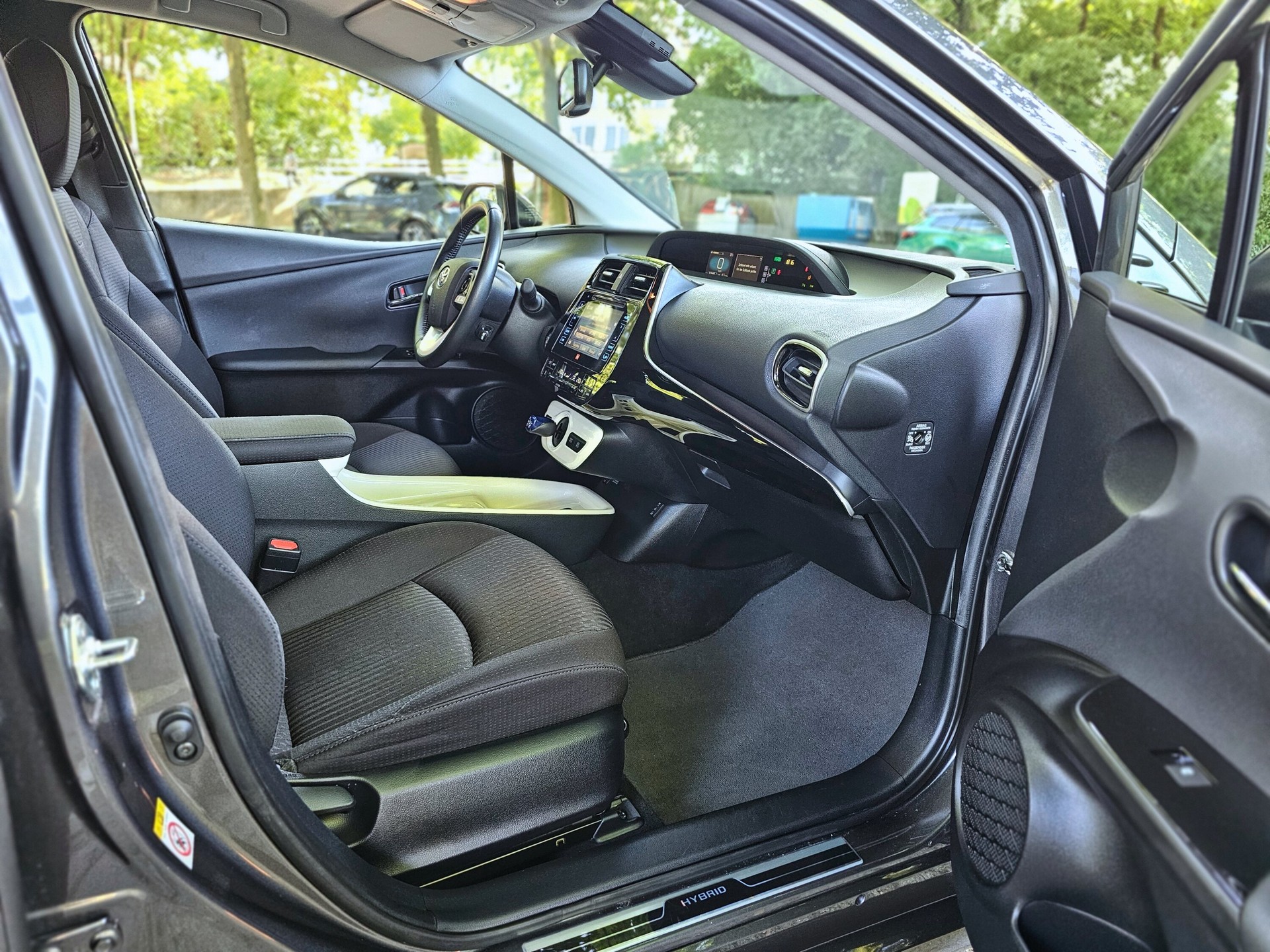 TOYOTA Prius 1.8 VVT-i HSD Sol Premium-image-7