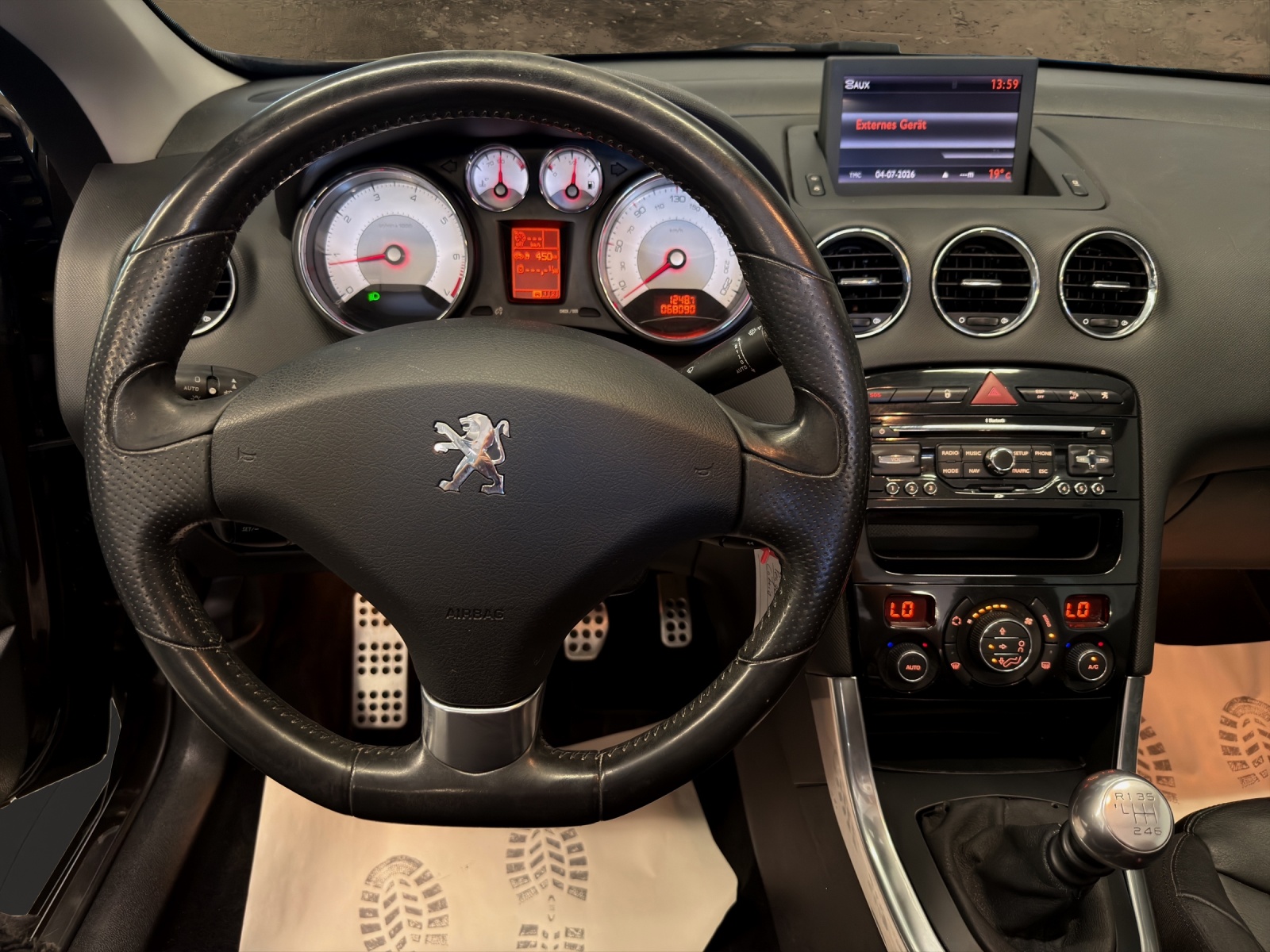 PEUGEOT 308 CC 1.6 16V Turbo Platinum-image-13