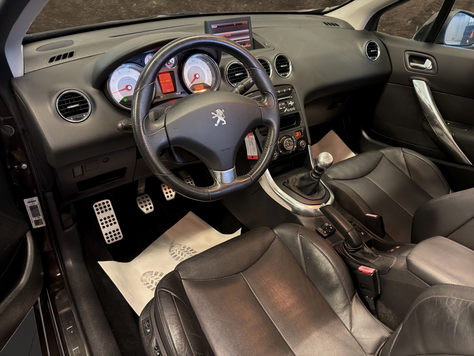 PEUGEOT 308 CC 1.6 16V Turbo Platinum-image-6