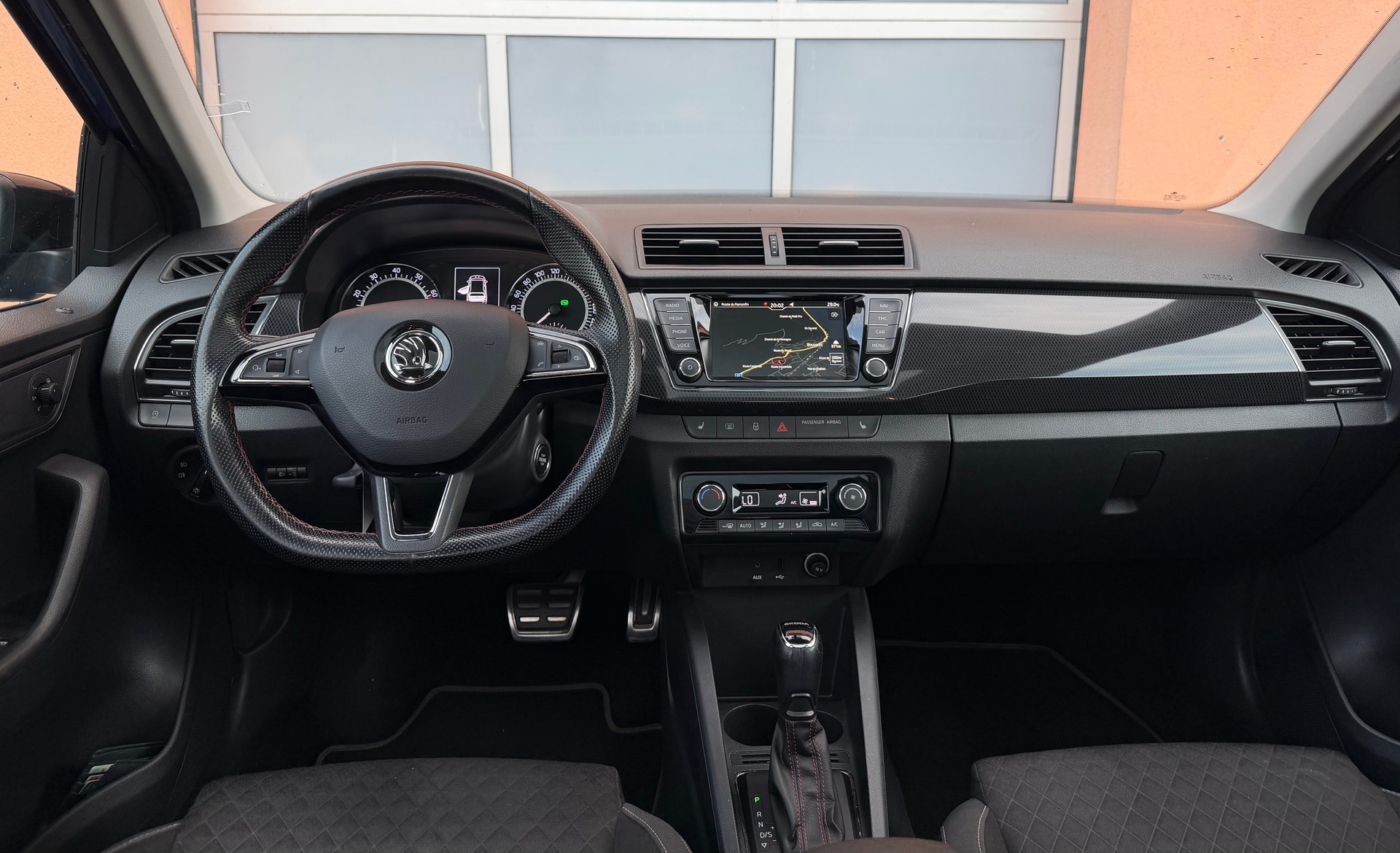 SKODA Fabia 1.0 TSI Monte Carlo DSG-image-9