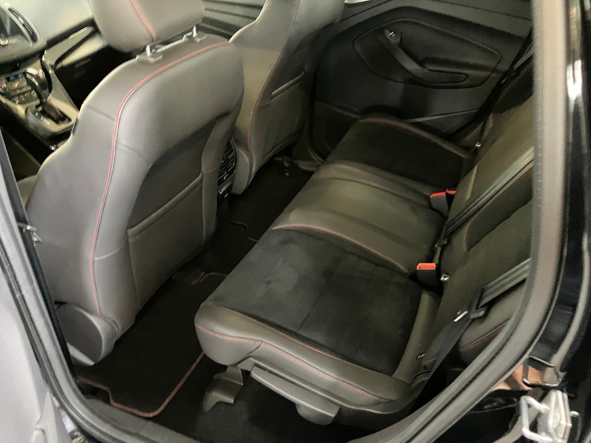 FORD Kuga 2.0 TDCi ST Line High 4WD PowerShift-image-16