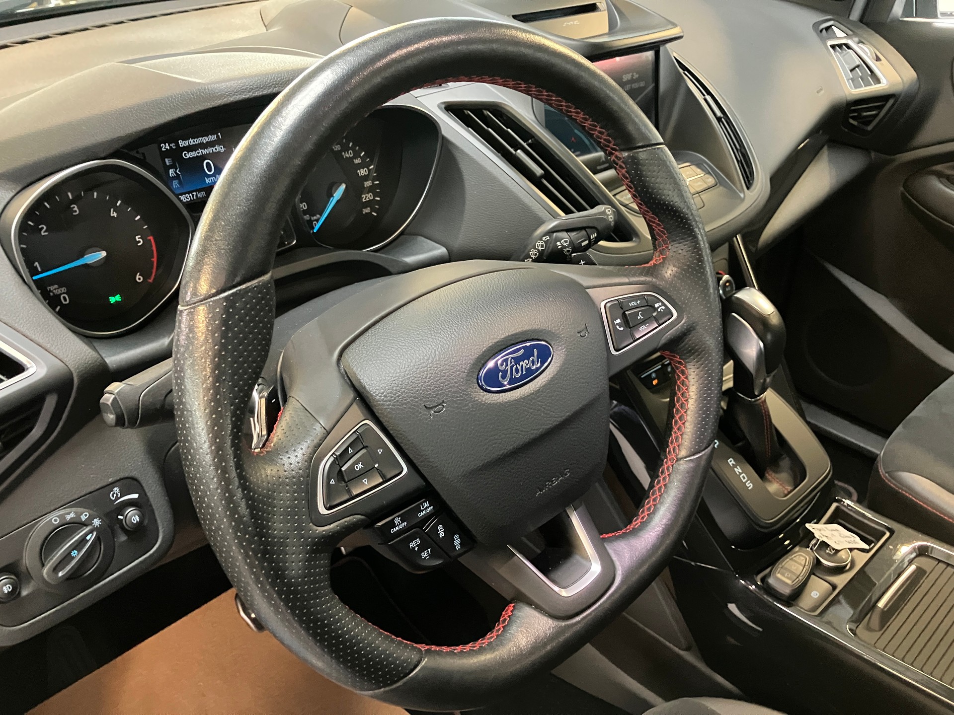 FORD Kuga 2.0 TDCi ST Line High 4WD PowerShift-image-14