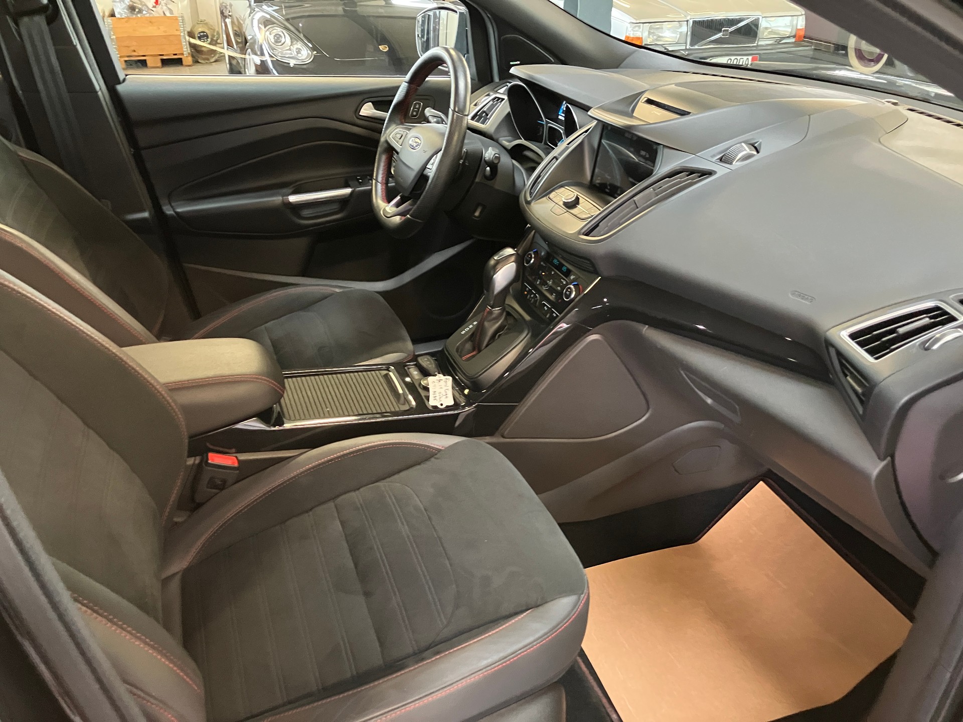 FORD Kuga 2.0 TDCi ST Line High 4WD PowerShift-image-29