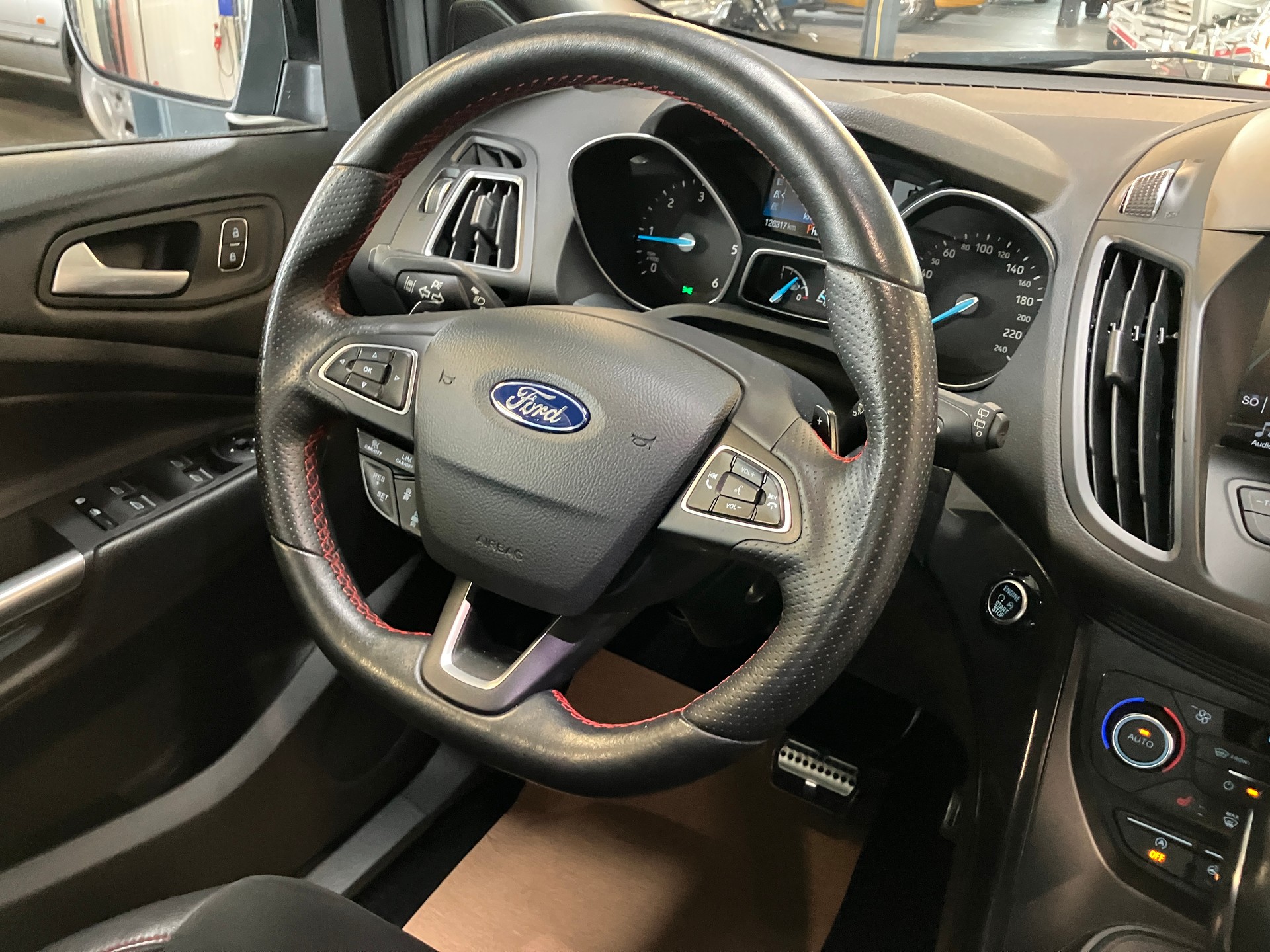 FORD Kuga 2.0 TDCi ST Line High 4WD PowerShift-image-26