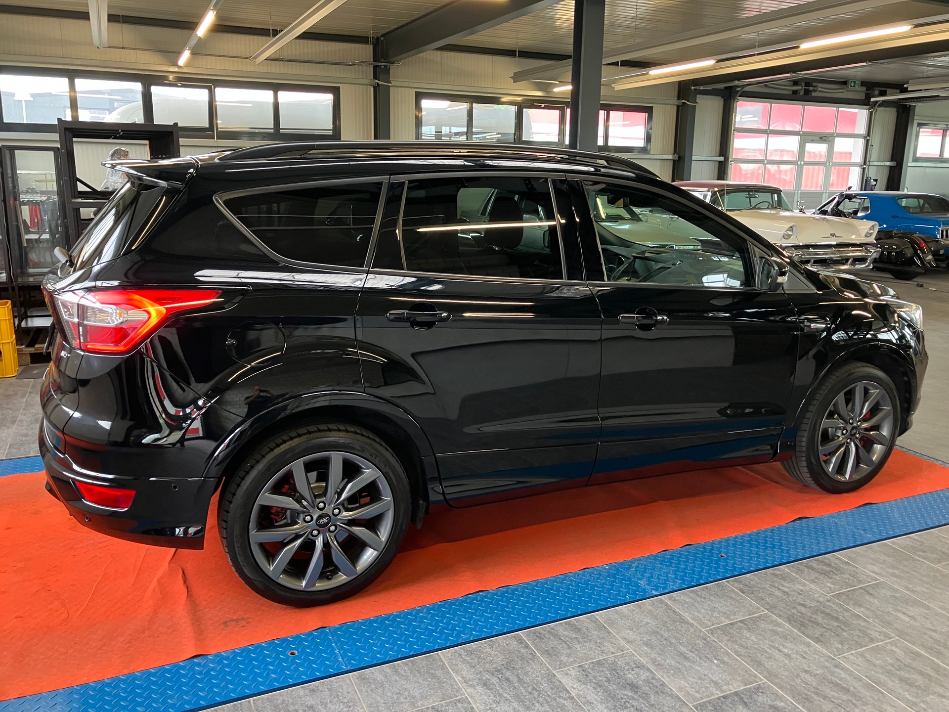 FORD Kuga 2.0 TDCi ST Line High 4WD PowerShift-showroom-element-1