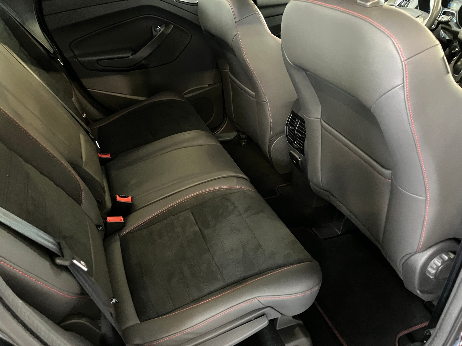 FORD Kuga 2.0 TDCi ST Line High 4WD PowerShift-image-22
