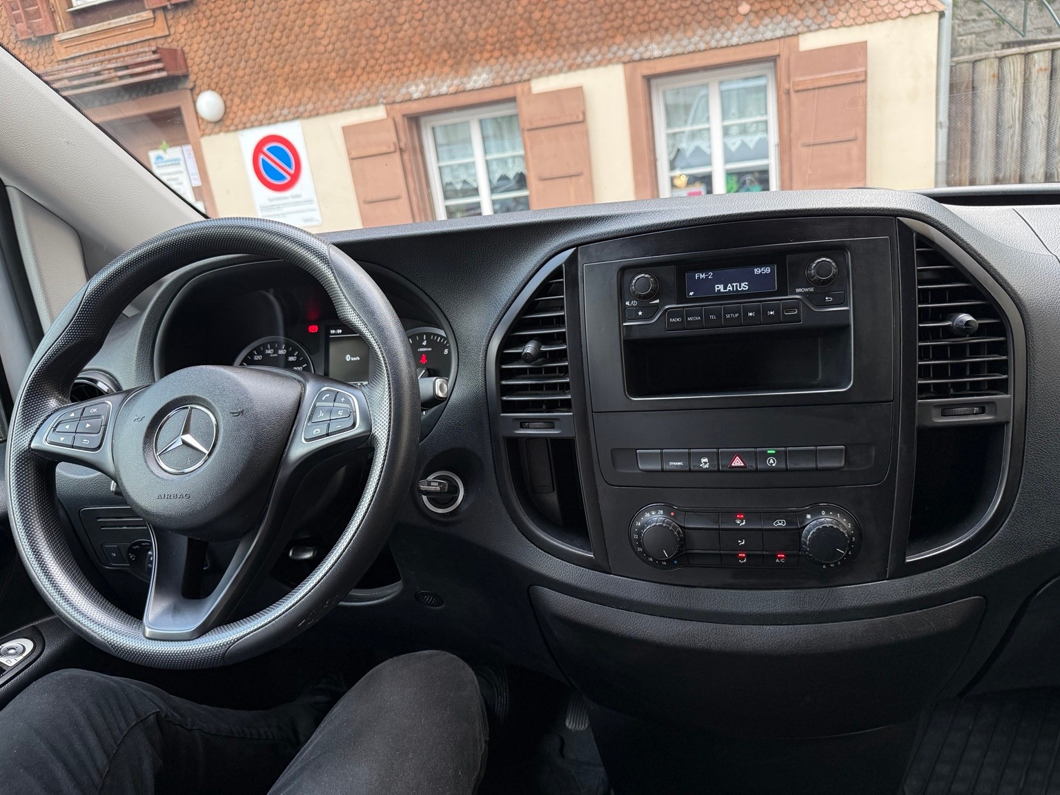 MERCEDES-BENZ 116 CDI Lang 9G-Tronic Base - Automat-image-2