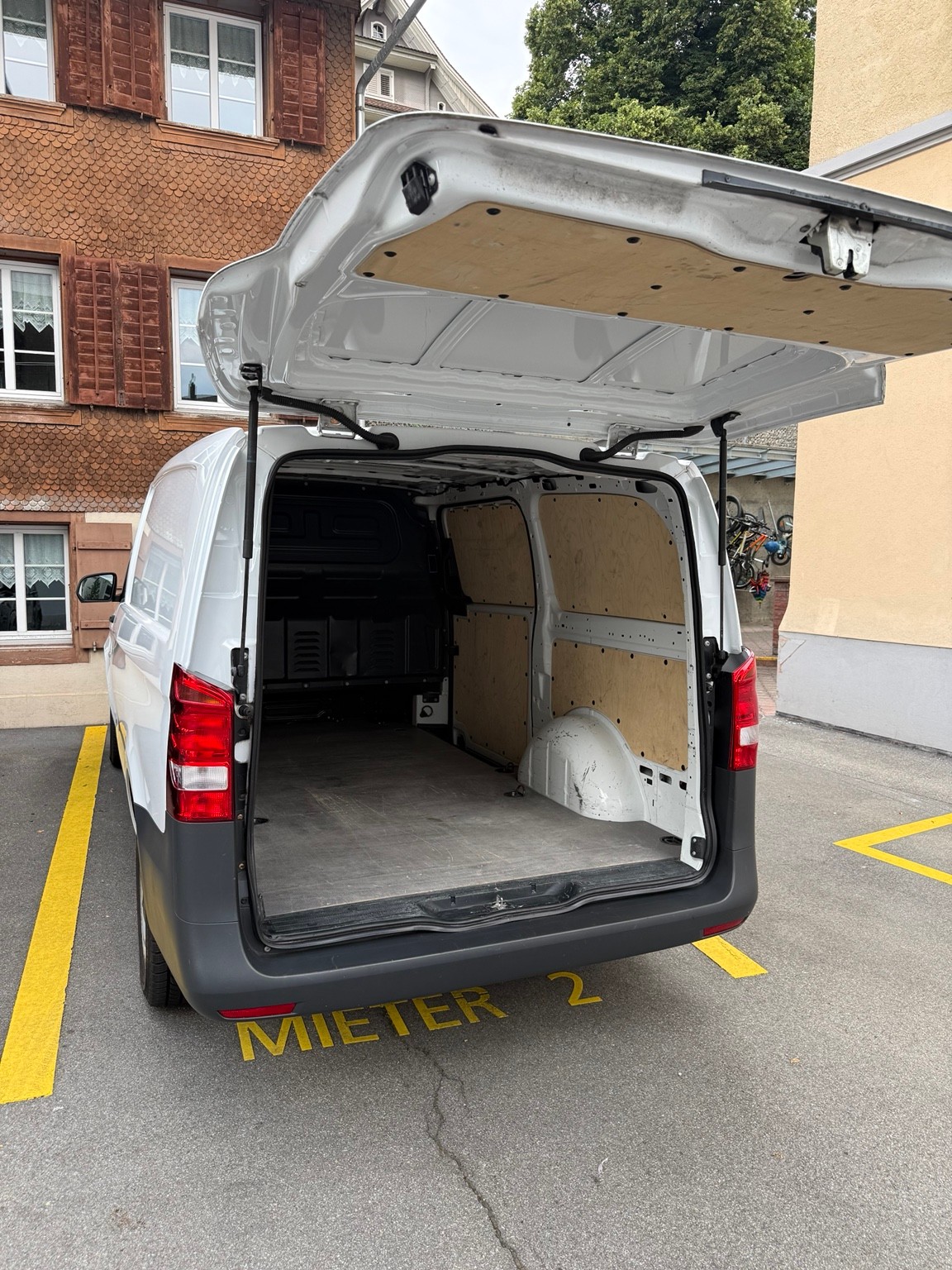 MERCEDES-BENZ 116 CDI Lang 9G-Tronic Base - Automat-image-11