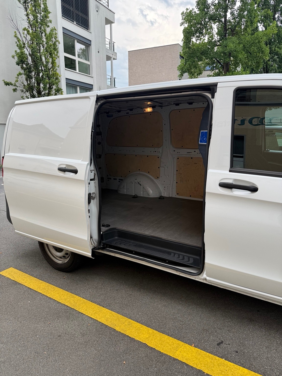 MERCEDES-BENZ 116 CDI Lang 9G-Tronic Base - Automat-image-4