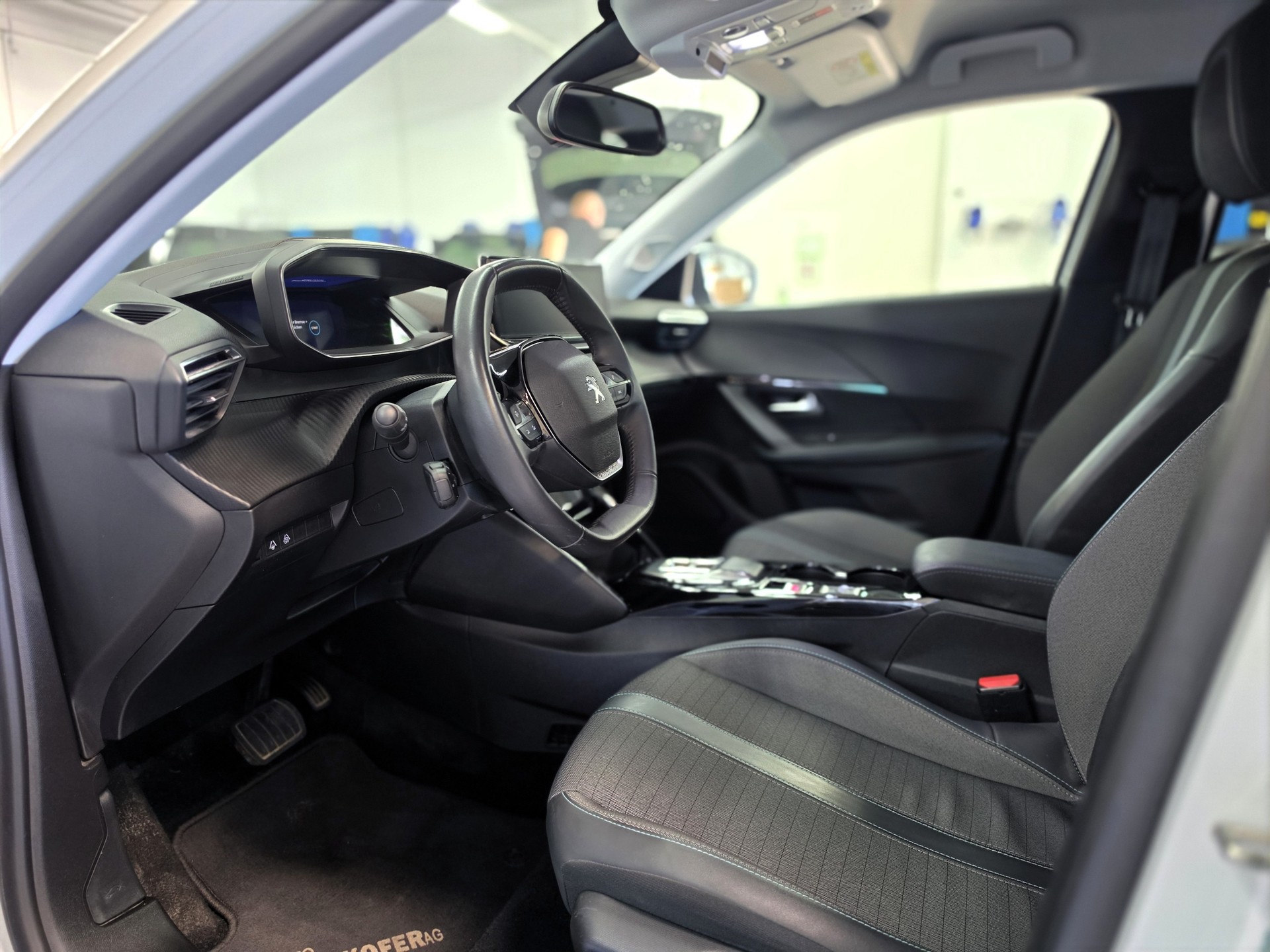PEUGEOT 2008 e Allure Pack-image-8