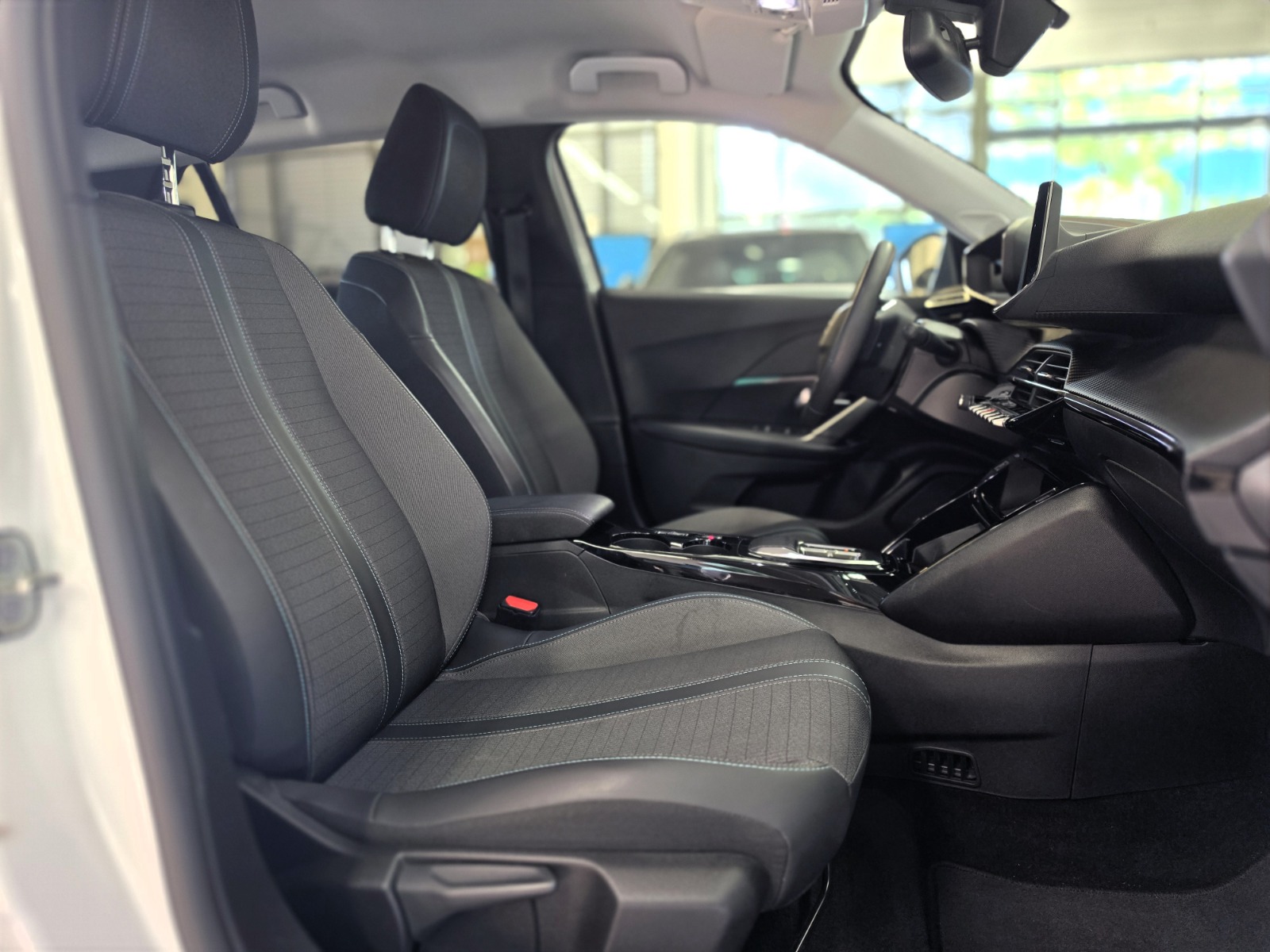 PEUGEOT 2008 e Allure Pack-image-13