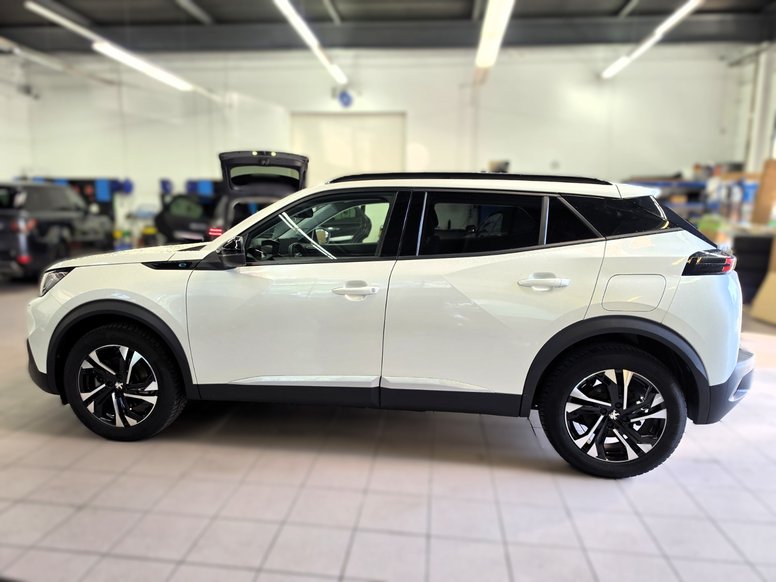 PEUGEOT 2008 e Allure Pack-showroom-element-1