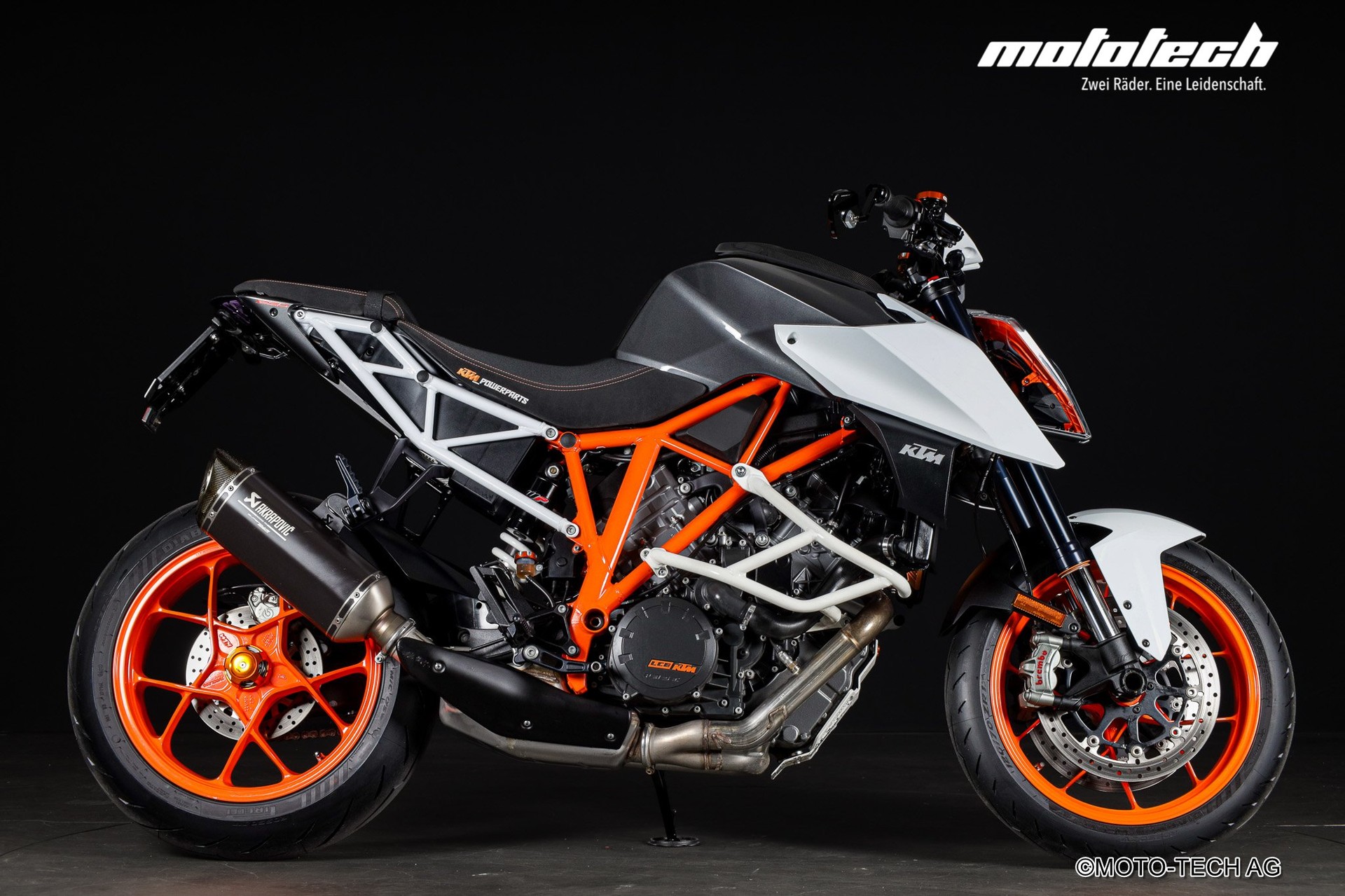 KTM 1290 Super Duke R AKRAPOVIC-image-1