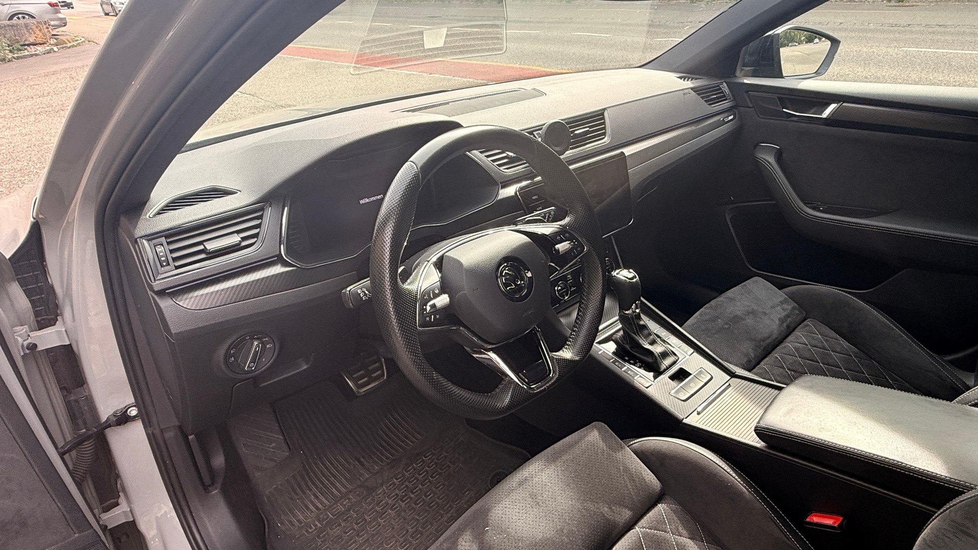 SKODA Superb Combi 2.0 TDi SportLine 4x4 DSG-image-7