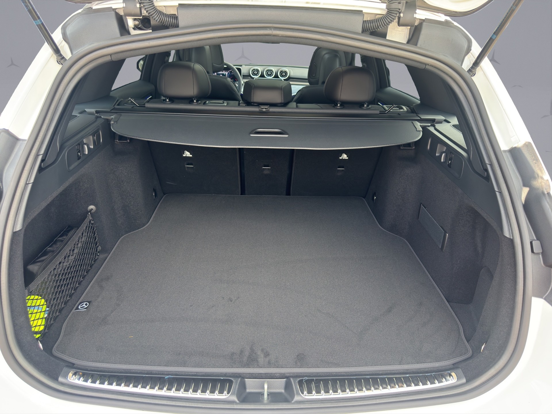 MERCEDES-BENZ C 220 d Swiss Star AMG Line 4matic Kombi-image-15