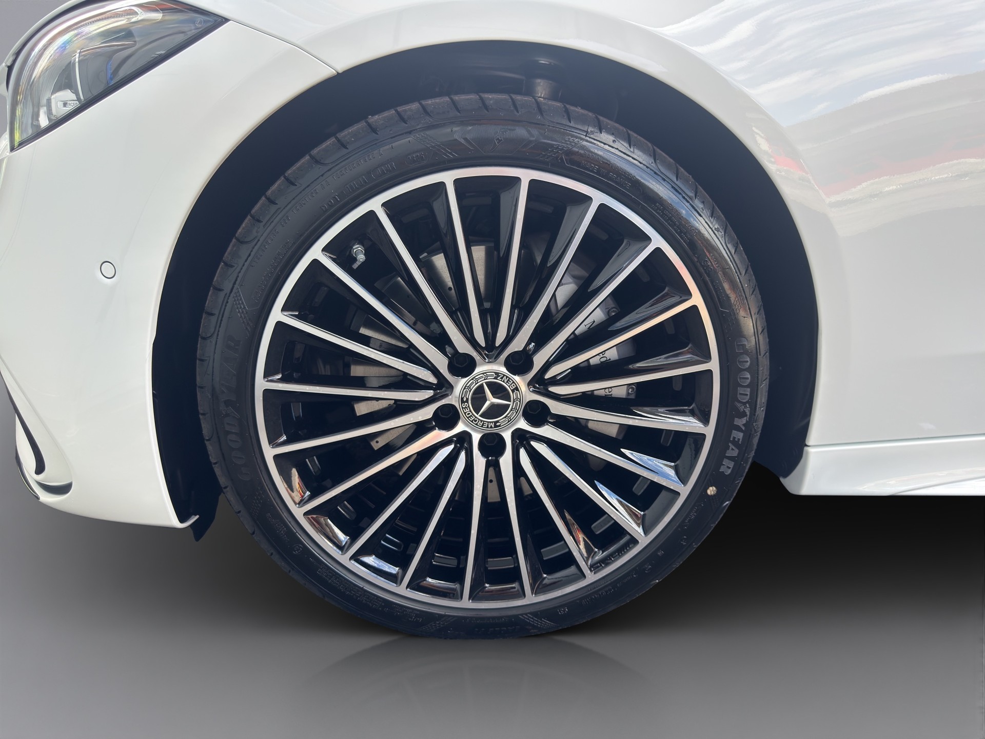 MERCEDES-BENZ C 220 d Swiss Star AMG Line 4matic Kombi-image-18