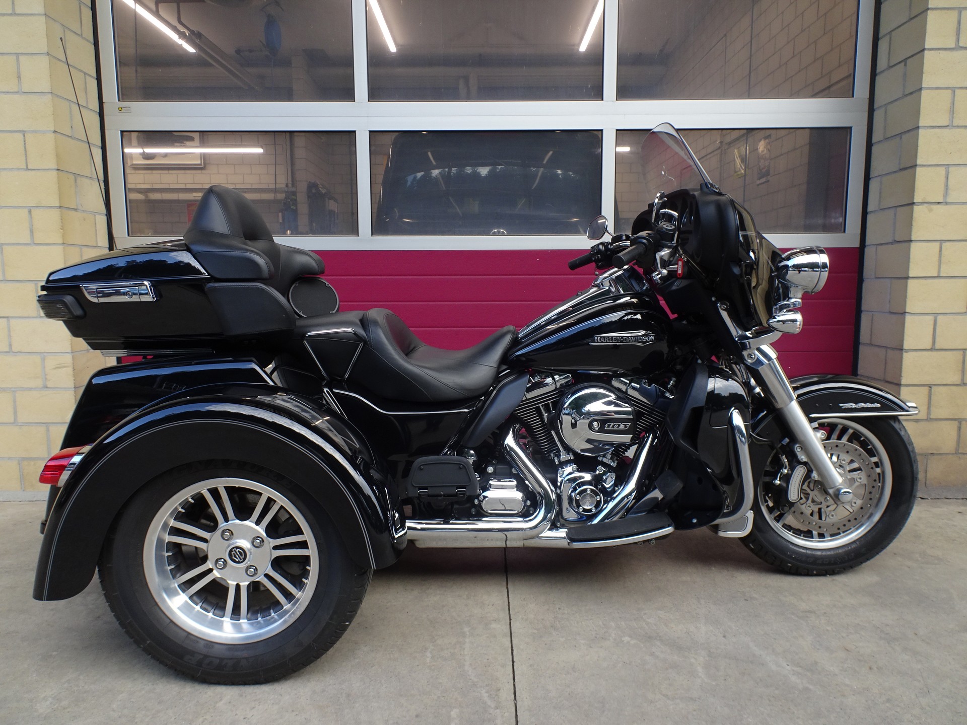 HARLEY-DAVIDSON FLHTCUTG Tri Glide Ultra-image-0