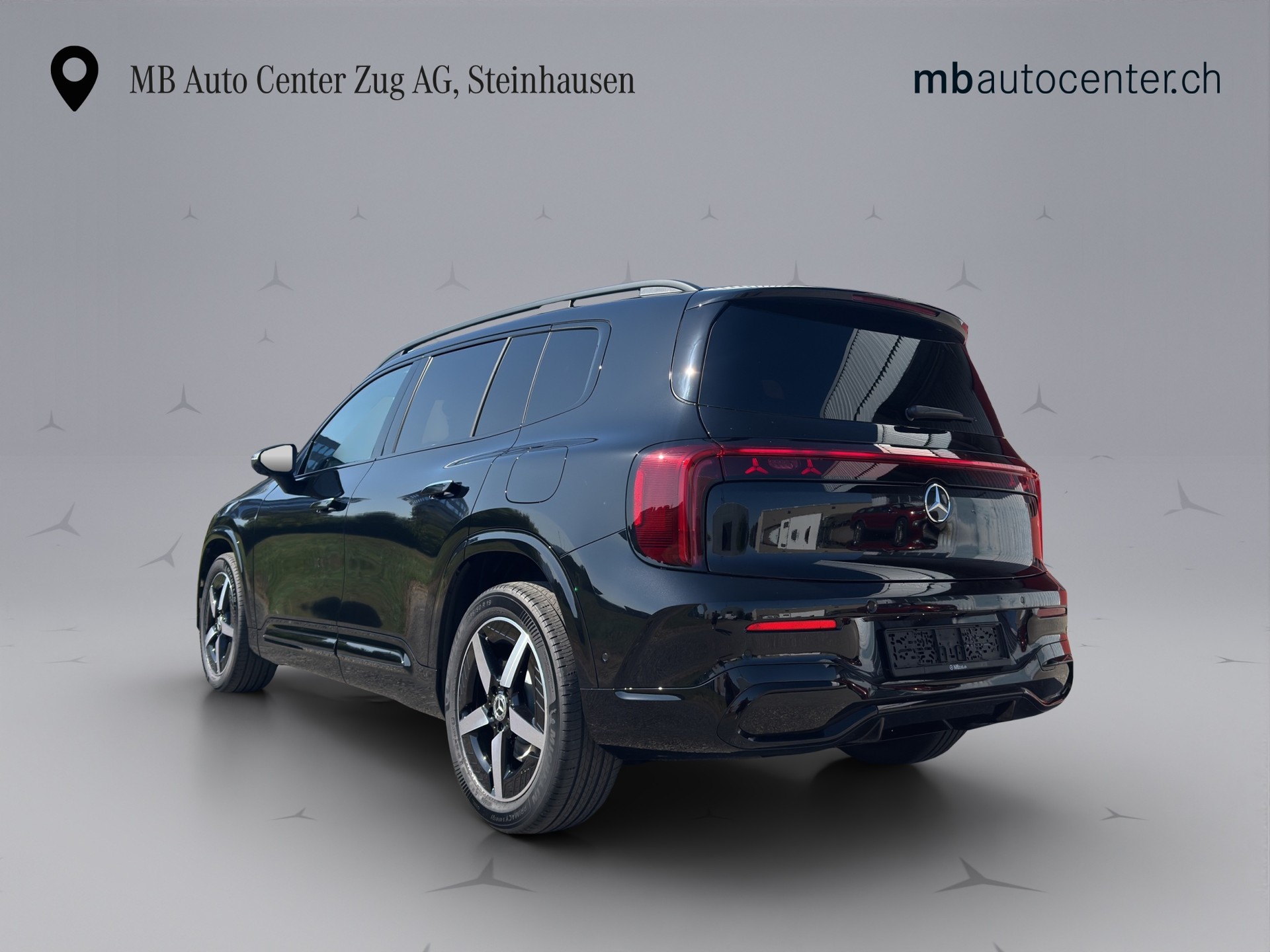 MERCEDES-BENZ GLB 220 4matic-showroom-element-3