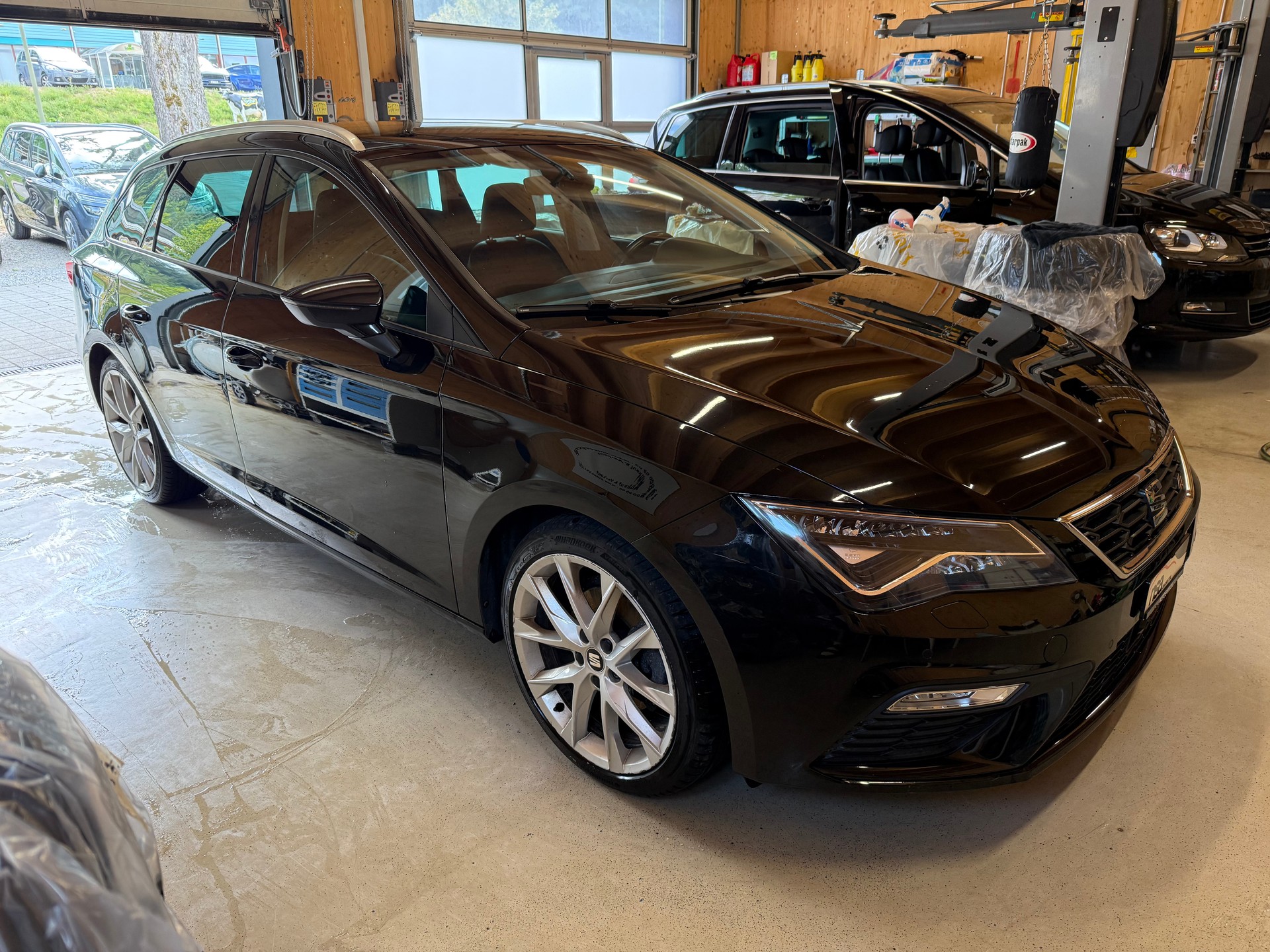 SEAT Leon ST 2.0 TDI SWISS FR DSG-showroom-element-2