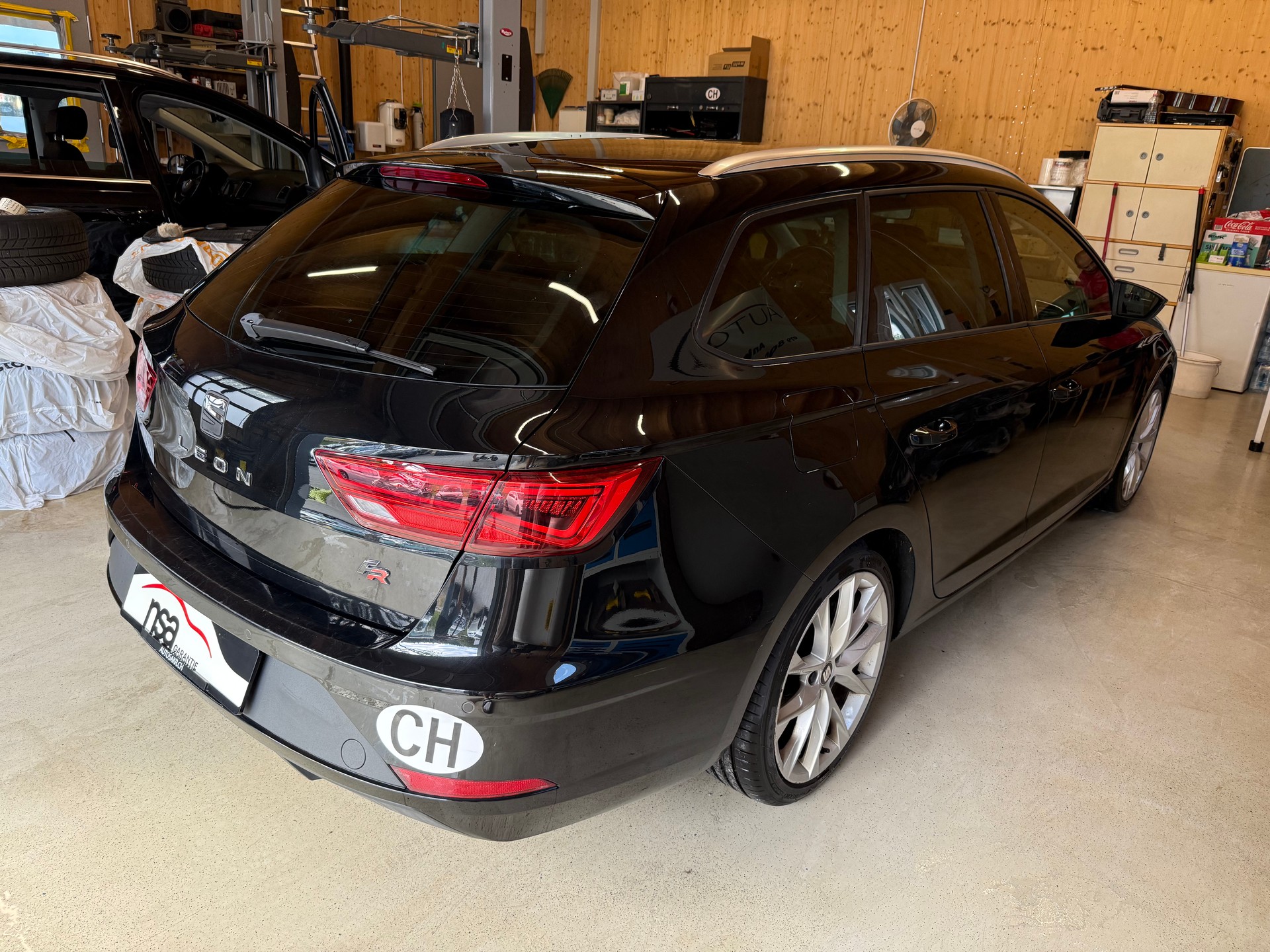 SEAT Leon ST 2.0 TDI SWISS FR DSG-showroom-element-3