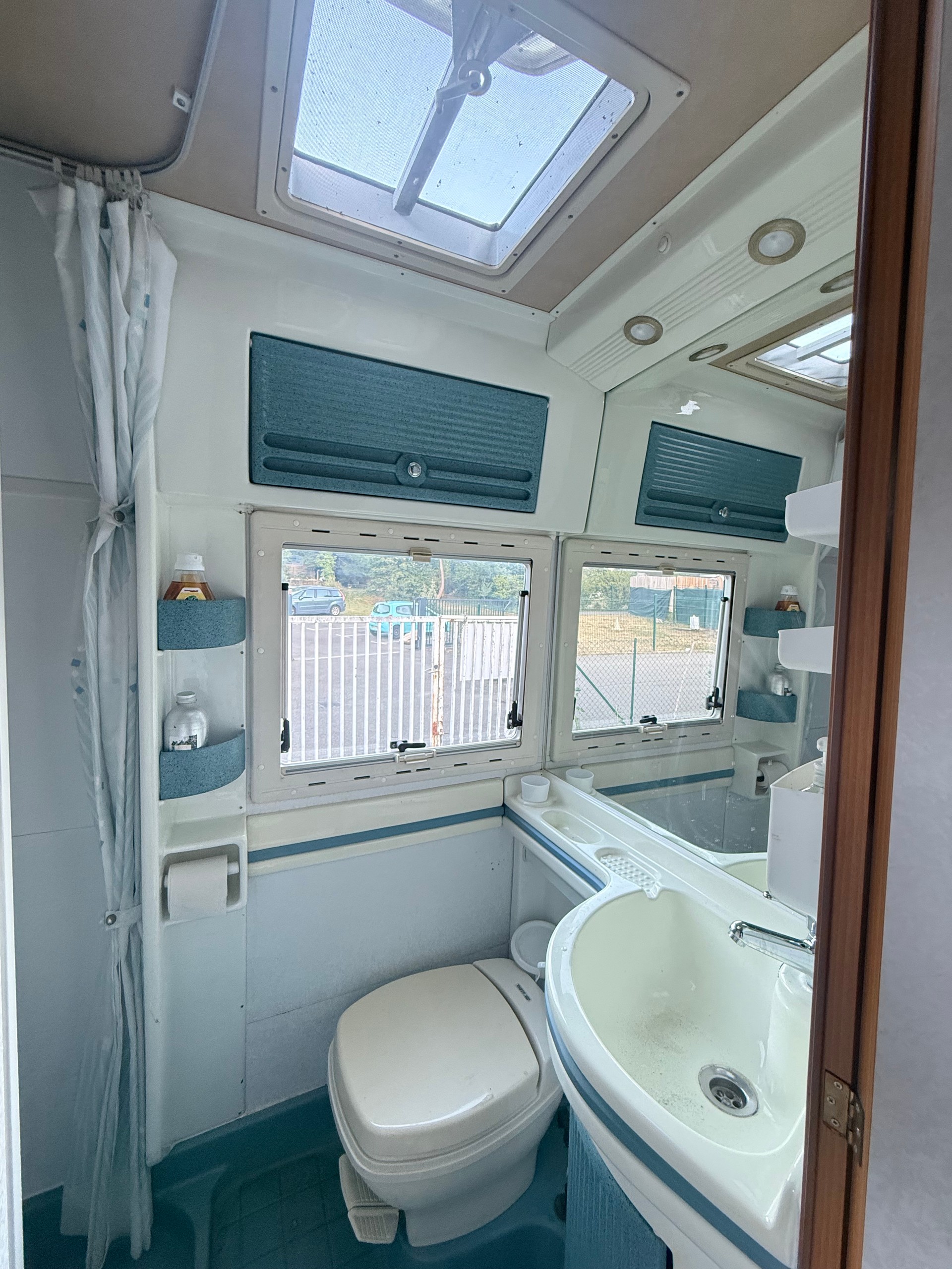 LAIKA Iveco 35.12 | Laïka Ecovip 2i-image-5