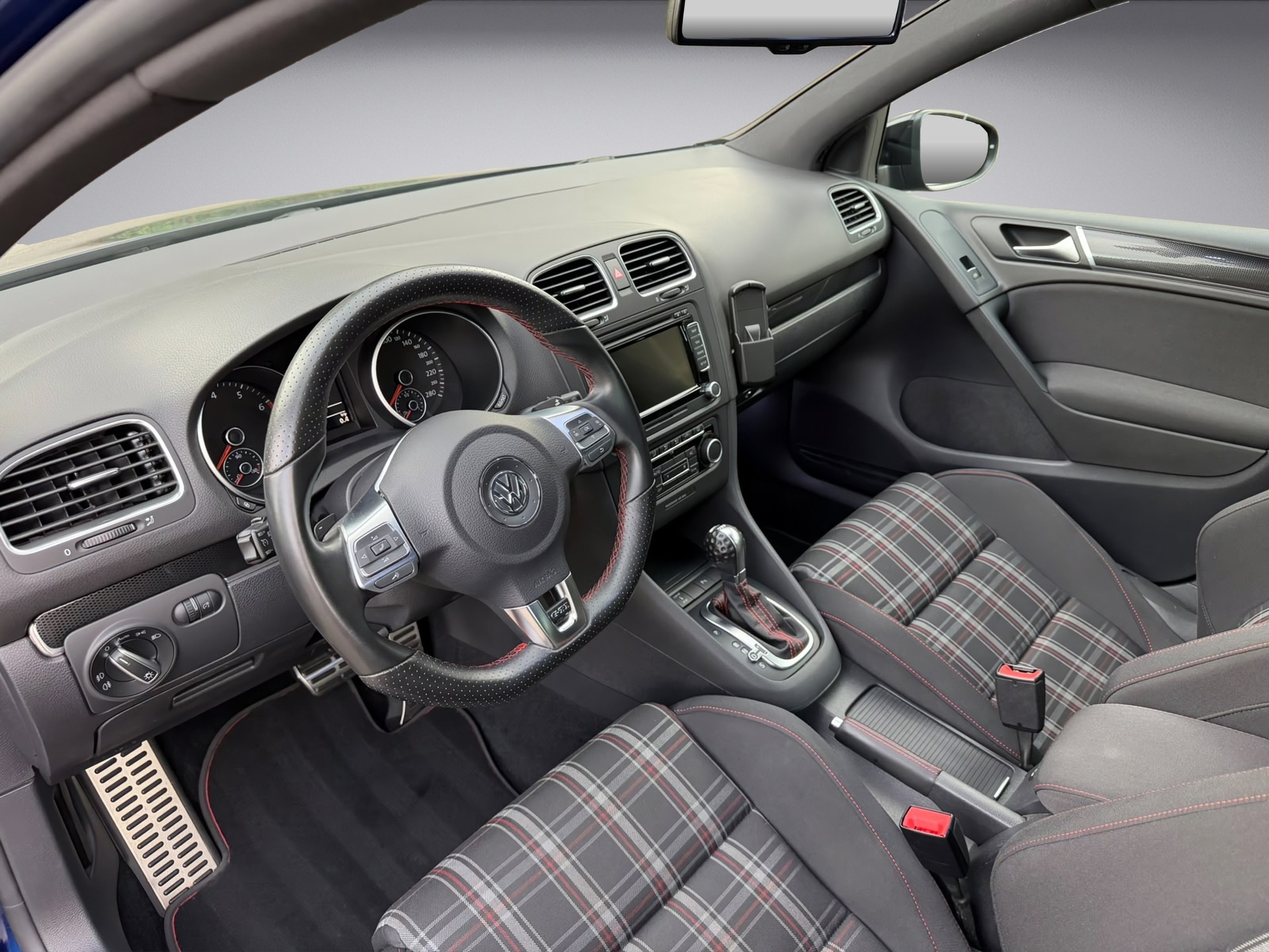 VW Golf 2.0 TSI GTI Edition 35 DSG-image-8