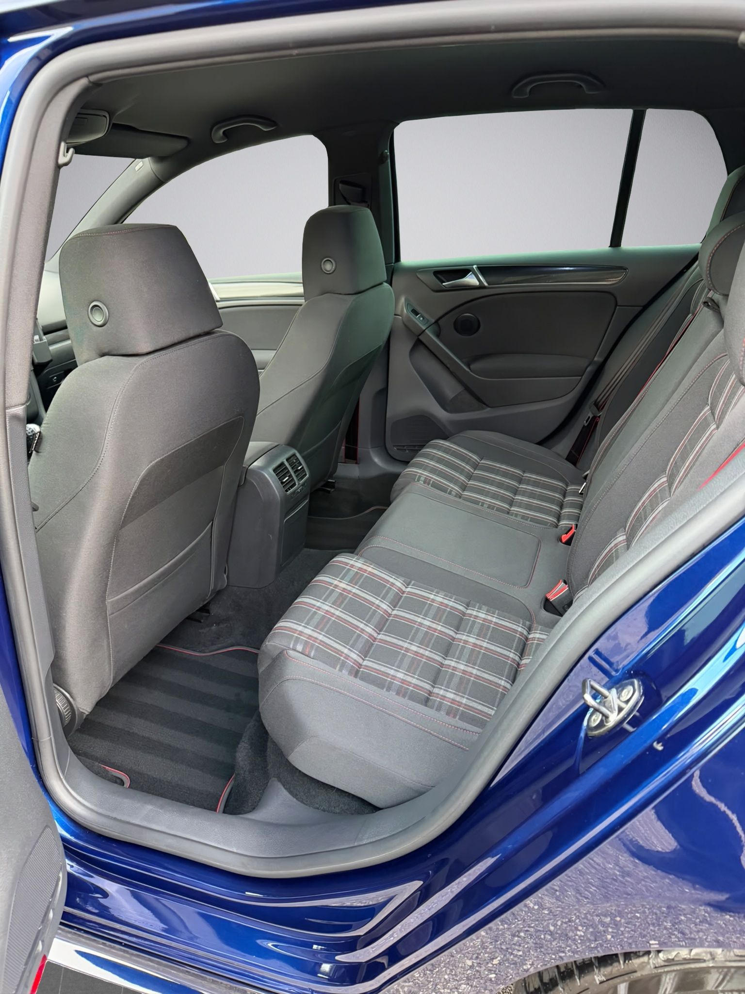 VW Golf 2.0 TSI GTI Edition 35 DSG-image-10