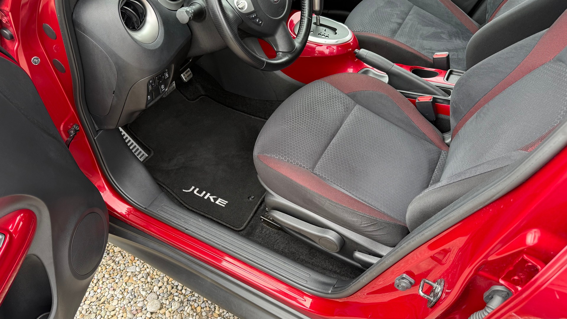 NISSAN Juke 1.6 DIG-T tekna 4x4 Xtronic M-CVT-image-4