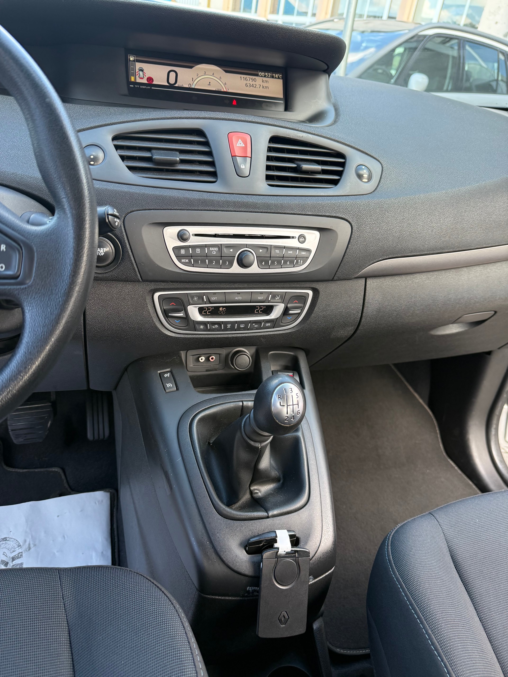 RENAULT Scénic 1.4 16V Turbo Privilège-image-11