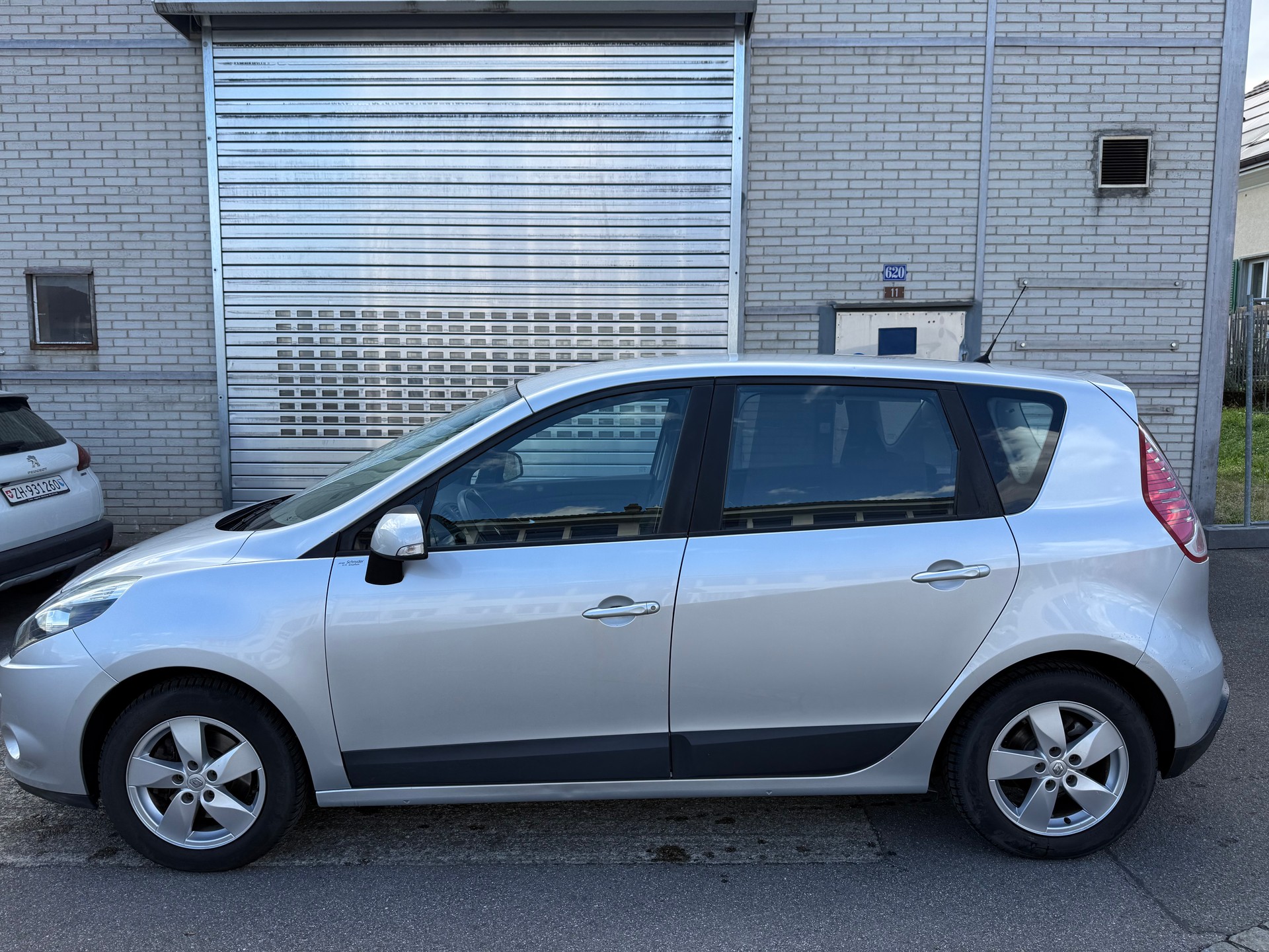 RENAULT Scénic 1.4 16V Turbo Privilège-image-4