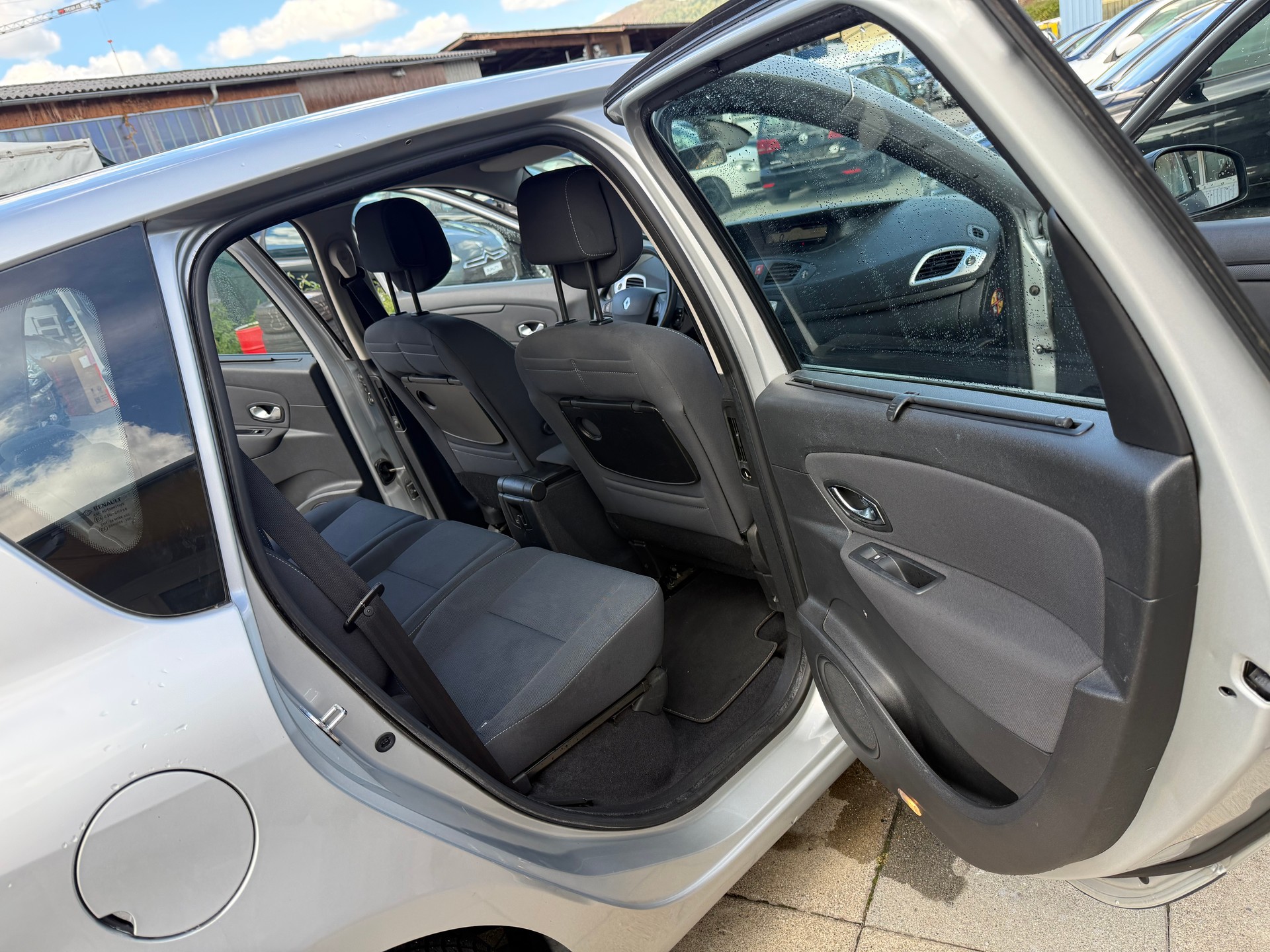 RENAULT Scénic 1.4 16V Turbo Privilège-image-10