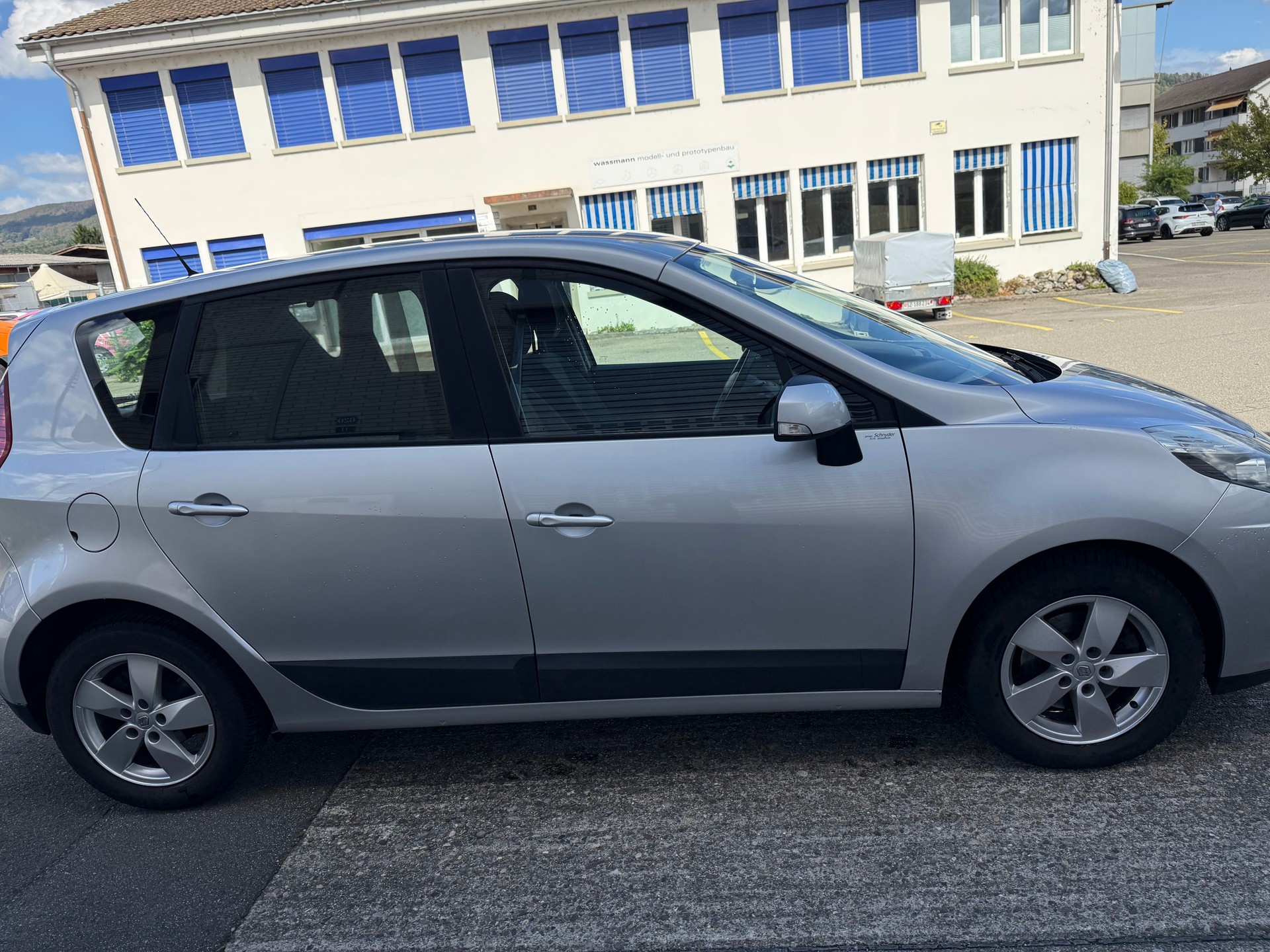 RENAULT Scénic 1.4 16V Turbo Privilège-image-2