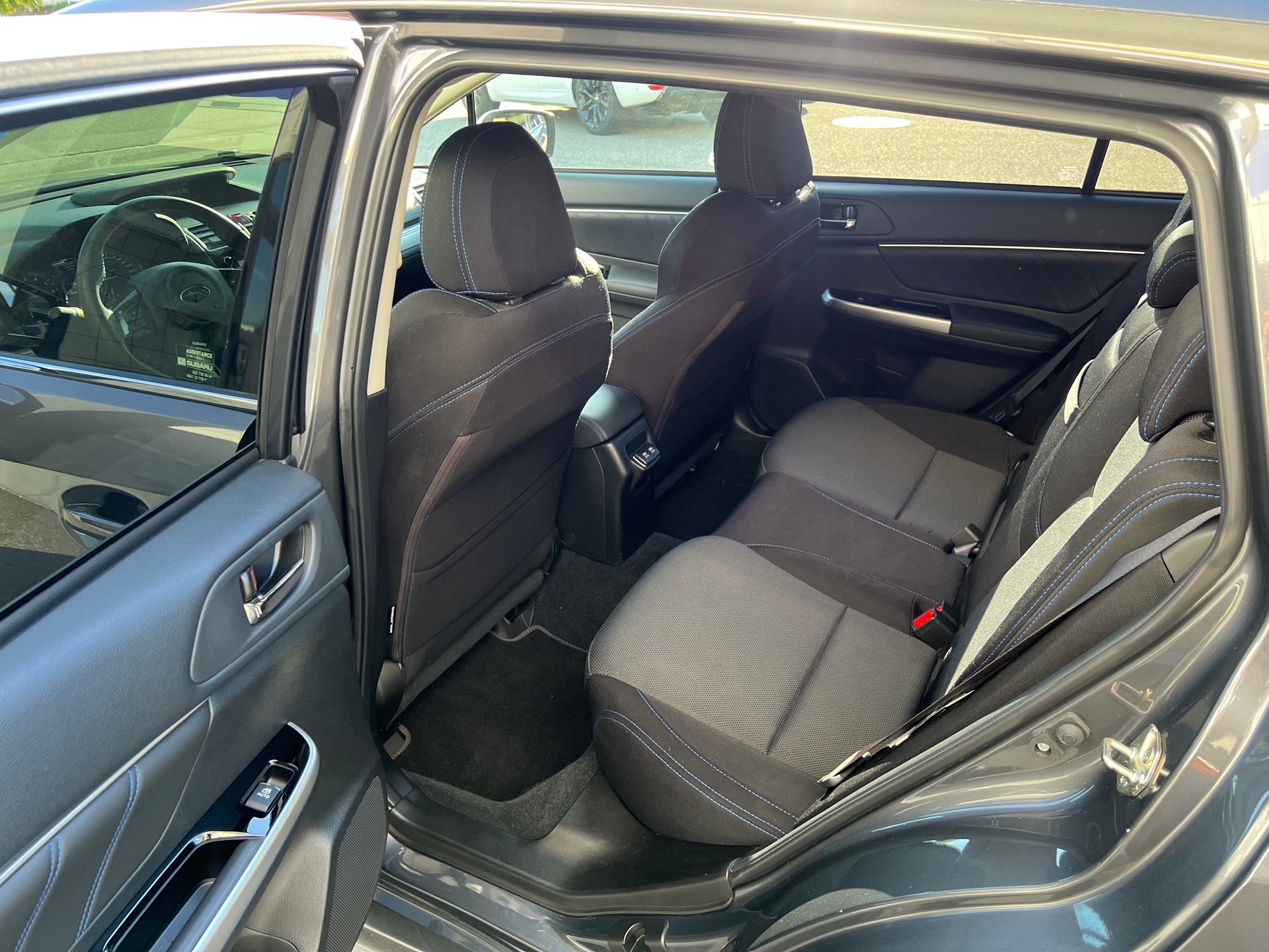 SUBARU Levorg 2.0i Swiss Plus * 4x4 *-image-11