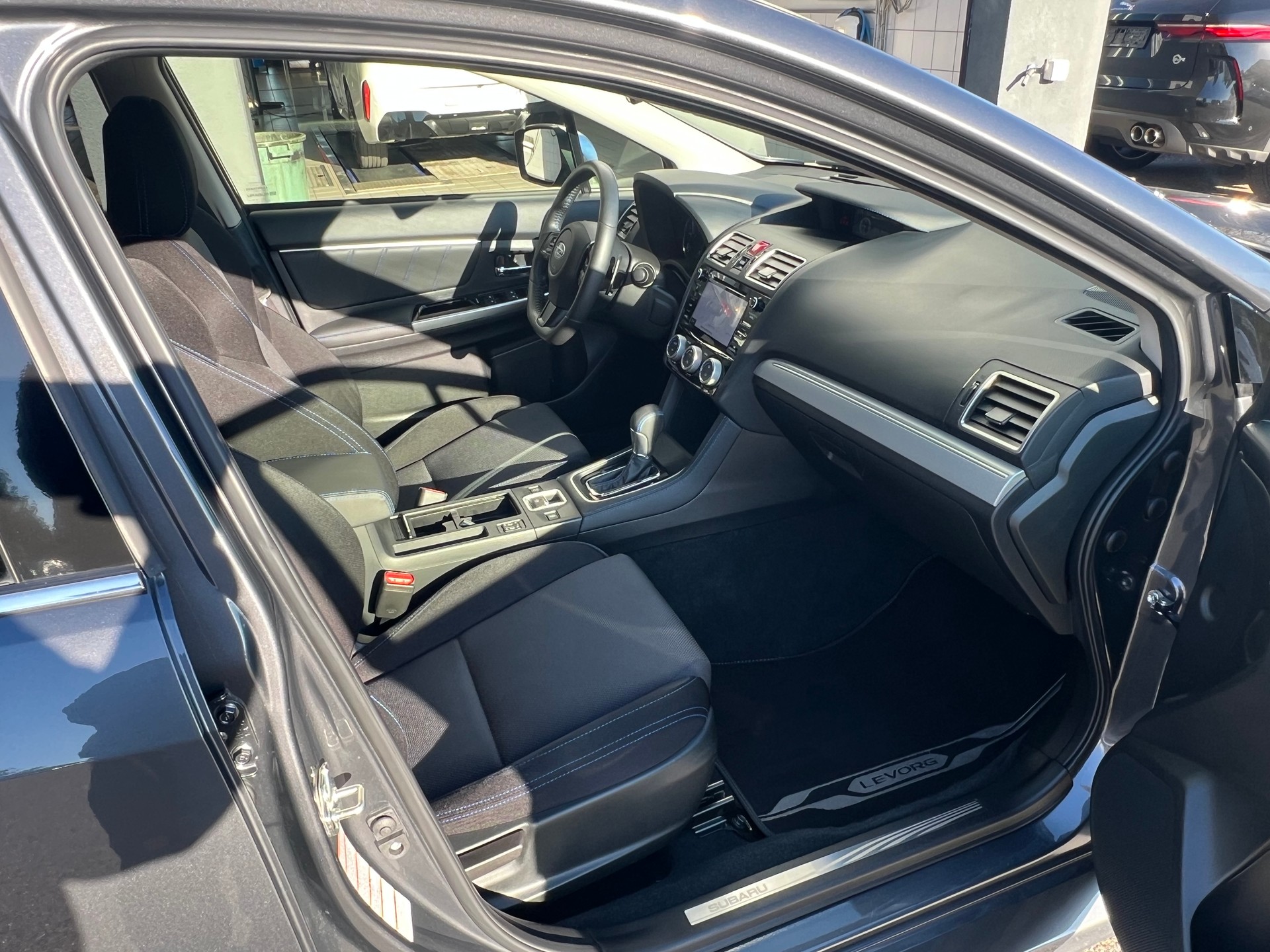 SUBARU Levorg 2.0i Swiss Plus * 4x4 *-image-13