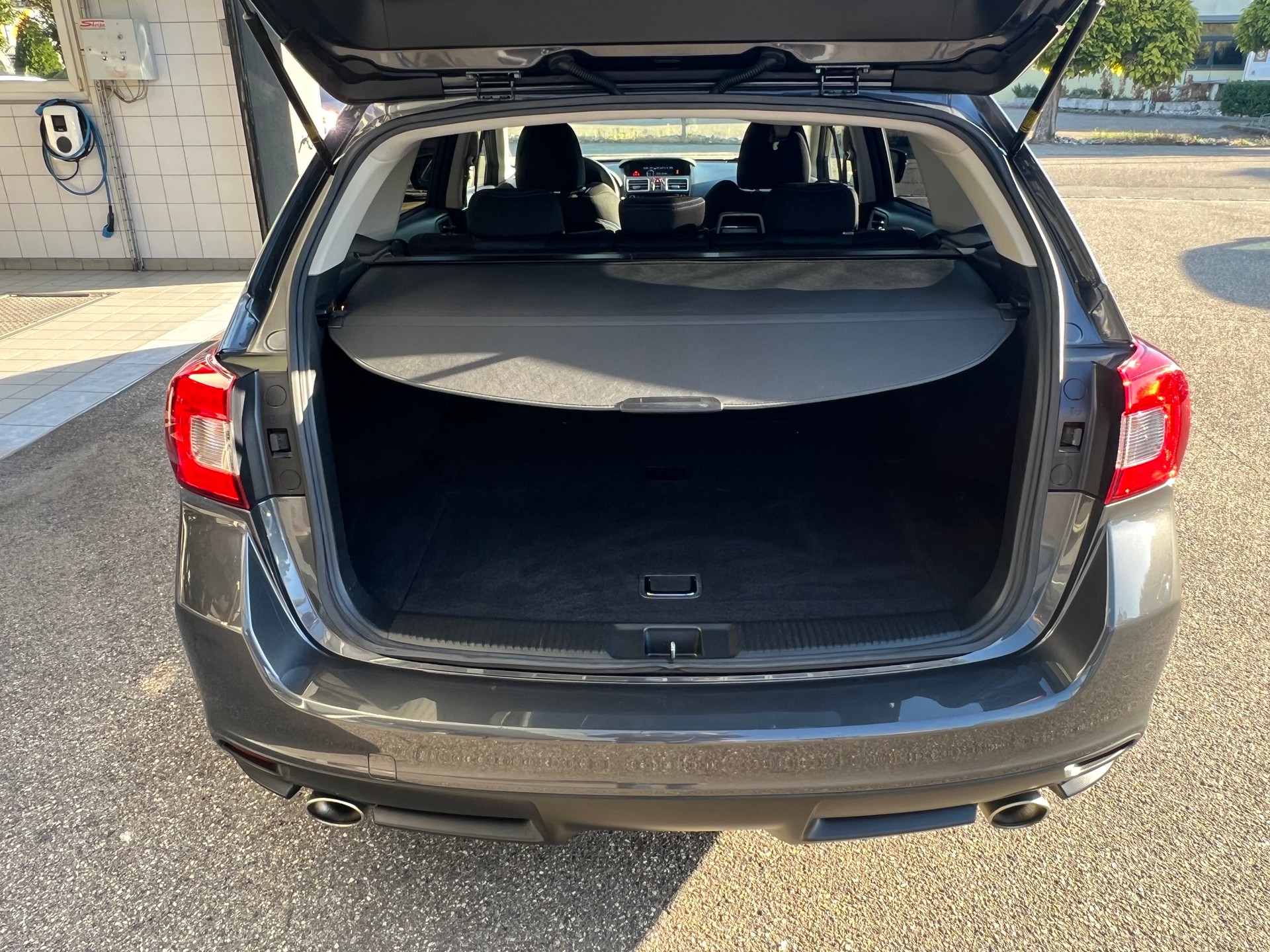 SUBARU Levorg 2.0i Swiss Plus * 4x4 *-image-14